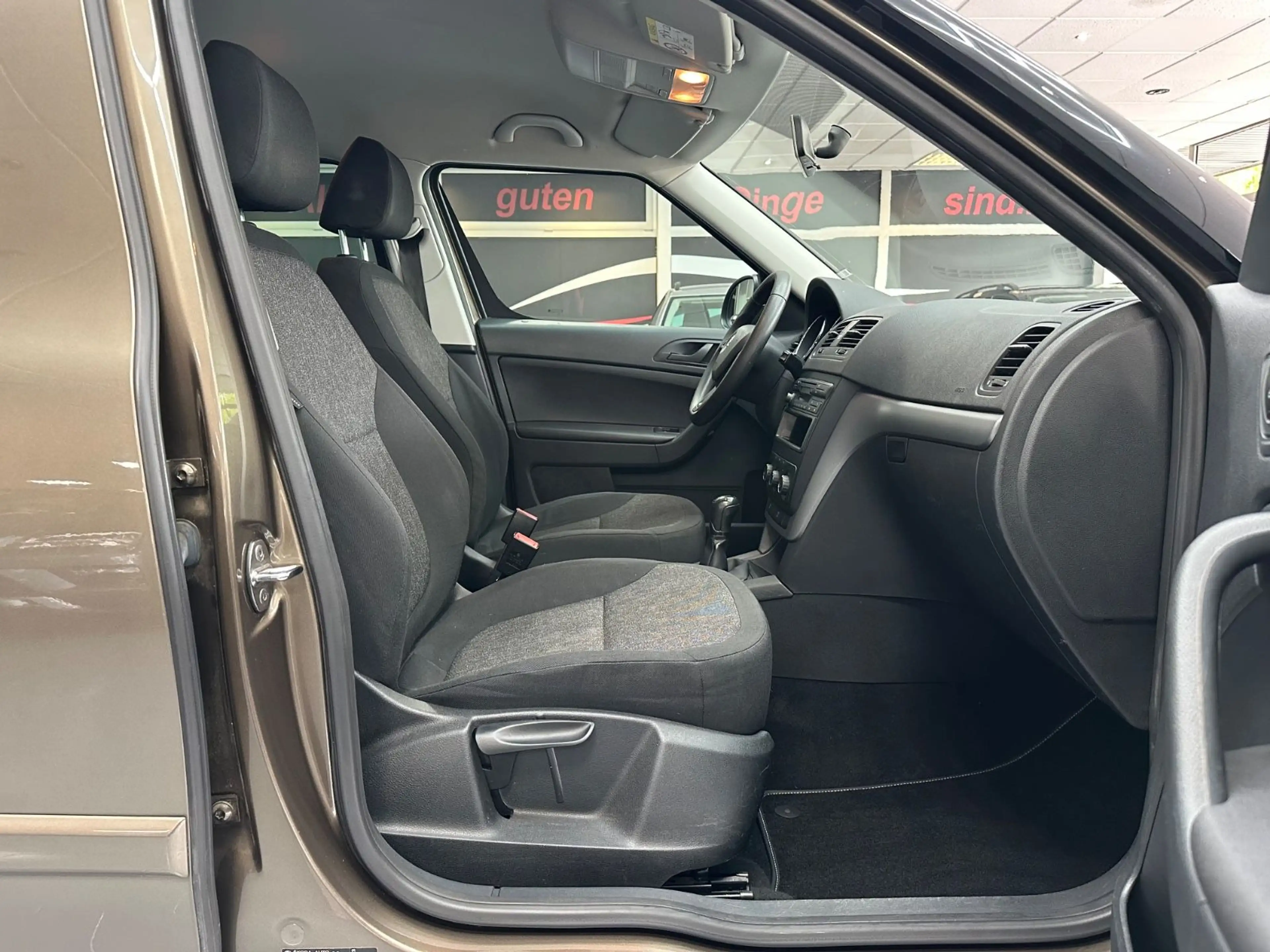 Skoda Yeti Active*Steuerkette Neu*Tüv Neu* Service Neu — photo 13
