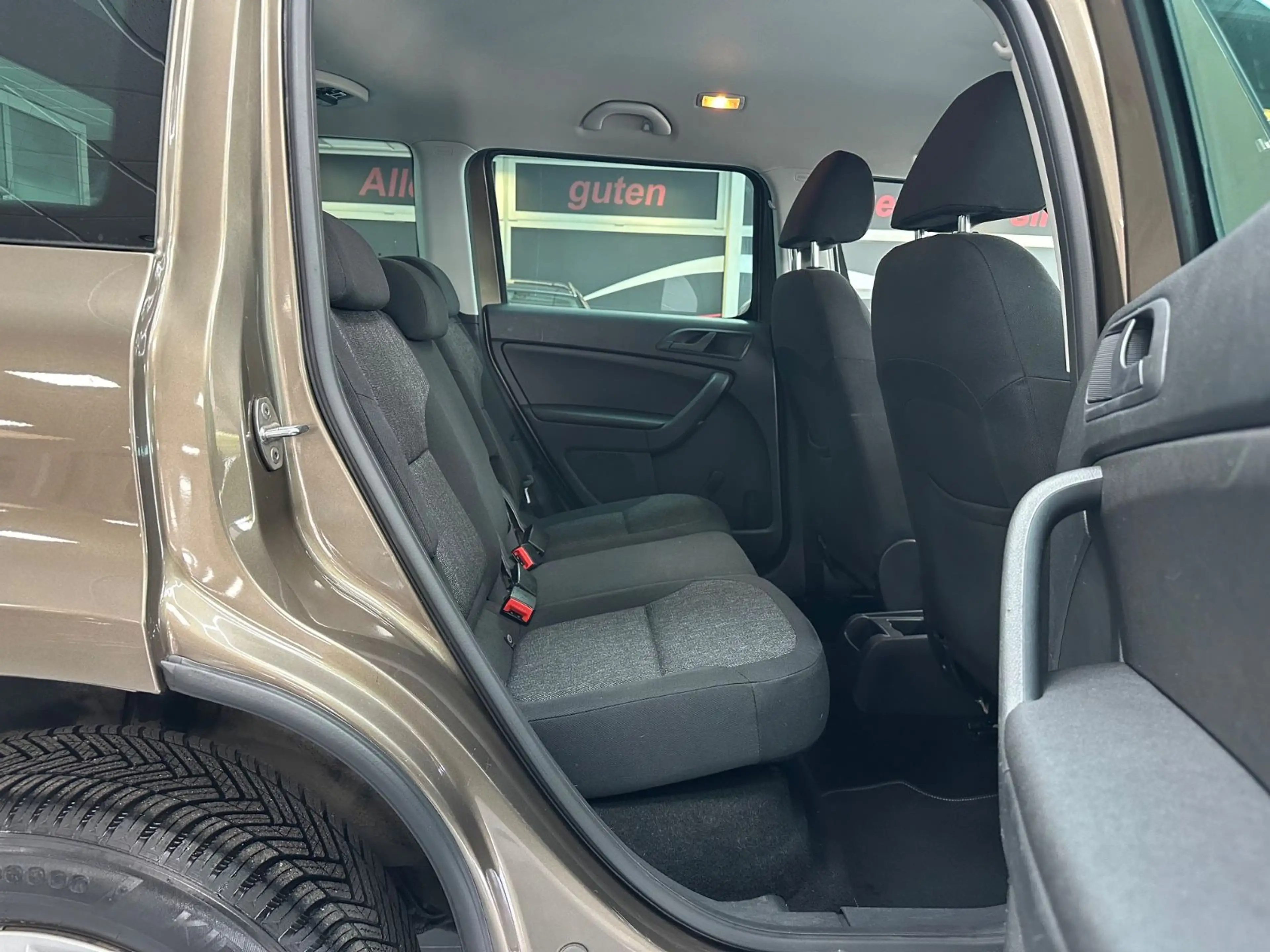 Skoda Yeti Active*Steuerkette Neu*Tüv Neu* Service Neu — photo 14