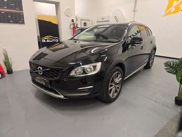 V60 Cross Country 2.0 d3 Momentum geartronic