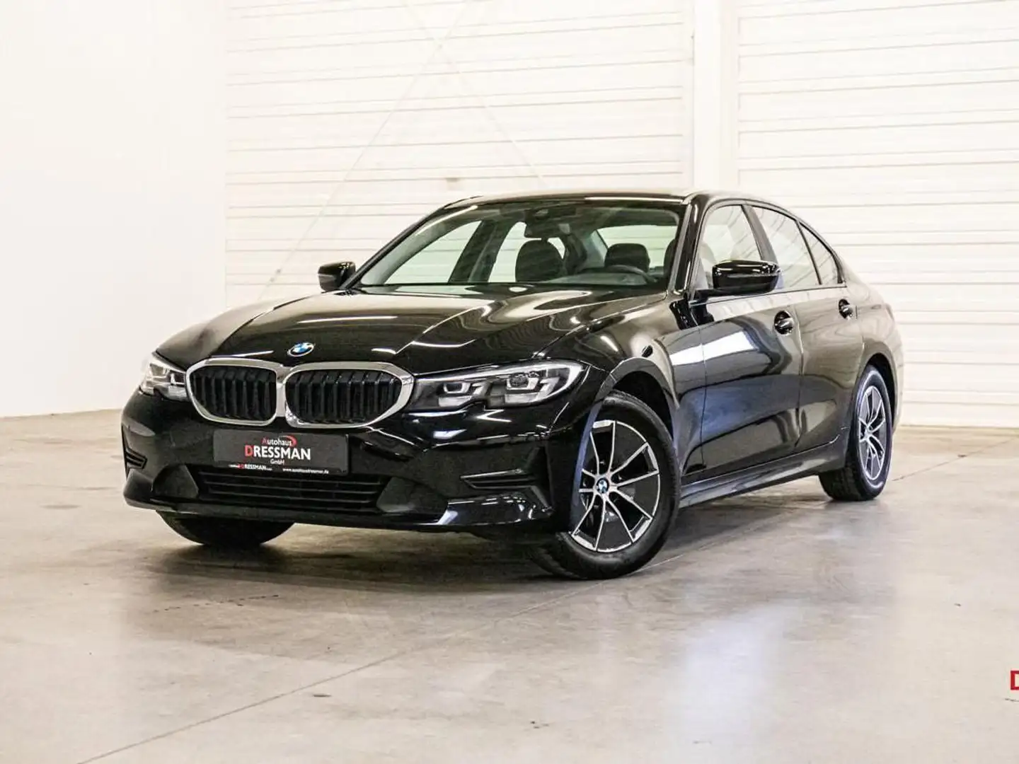 BMW 318 D  Sport auto Zwart - 2
