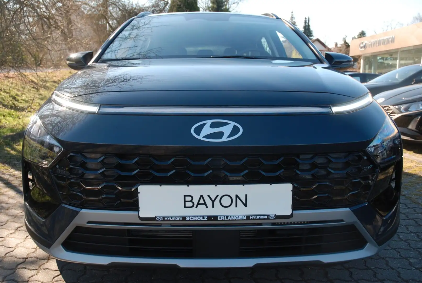 Hyundai BAYON 1.0 T Trend DCT Komfortpak Navi BOSE MJ 25 Grau - 2