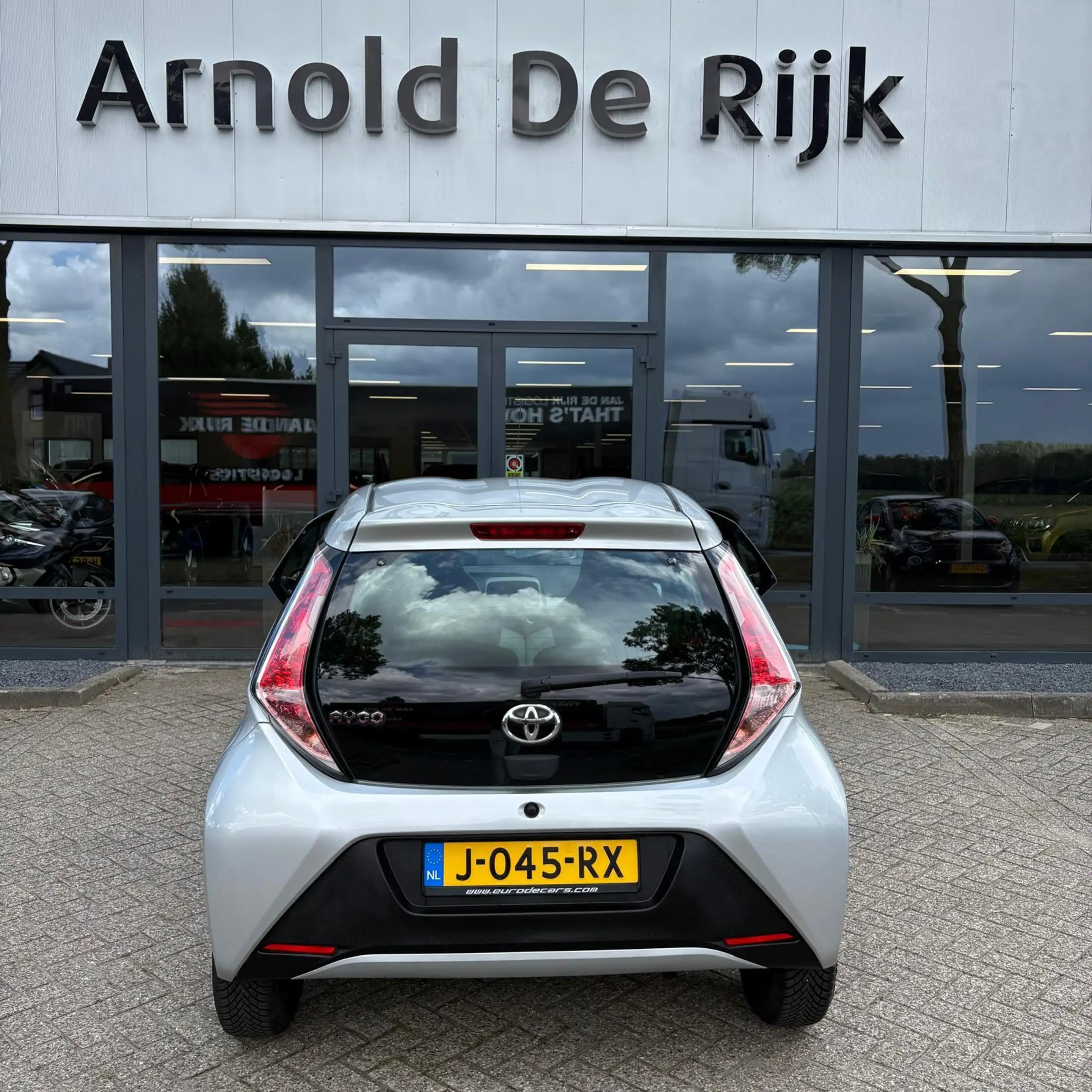 Toyota Aygo 1.0 VVT-i x-play — photo 3