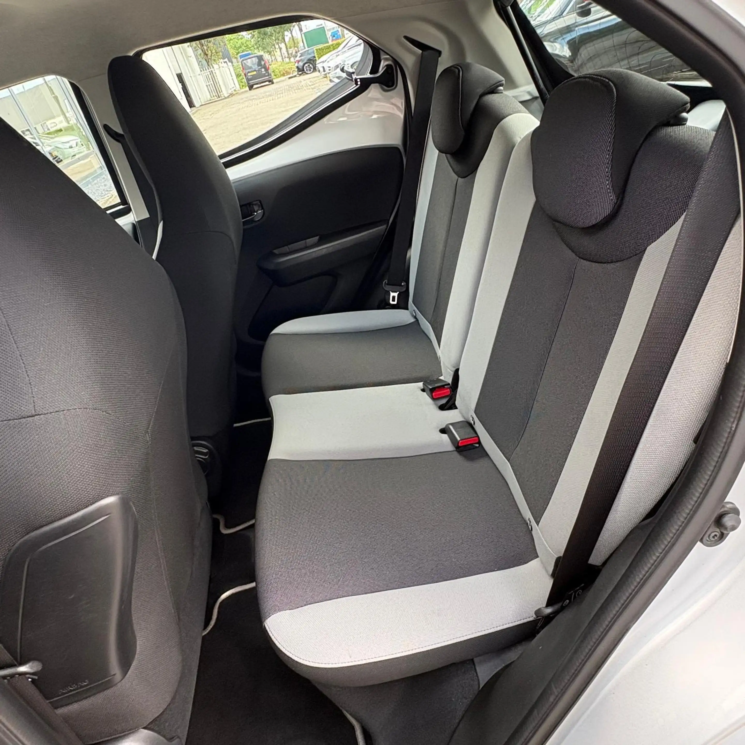 Toyota Aygo 1.0 VVT-i x-play — photo 5