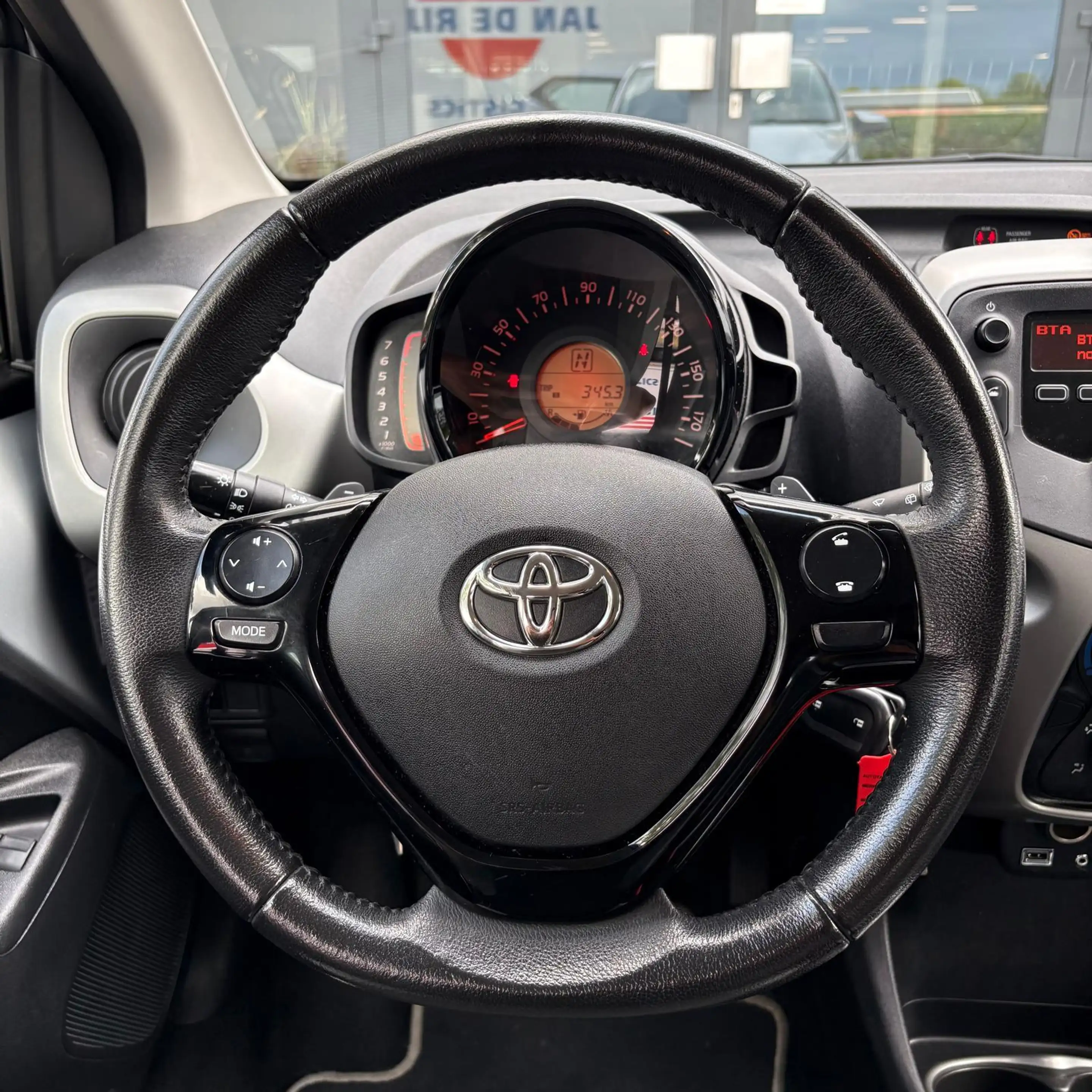 Toyota Aygo 1.0 VVT-i x-play — photo 9