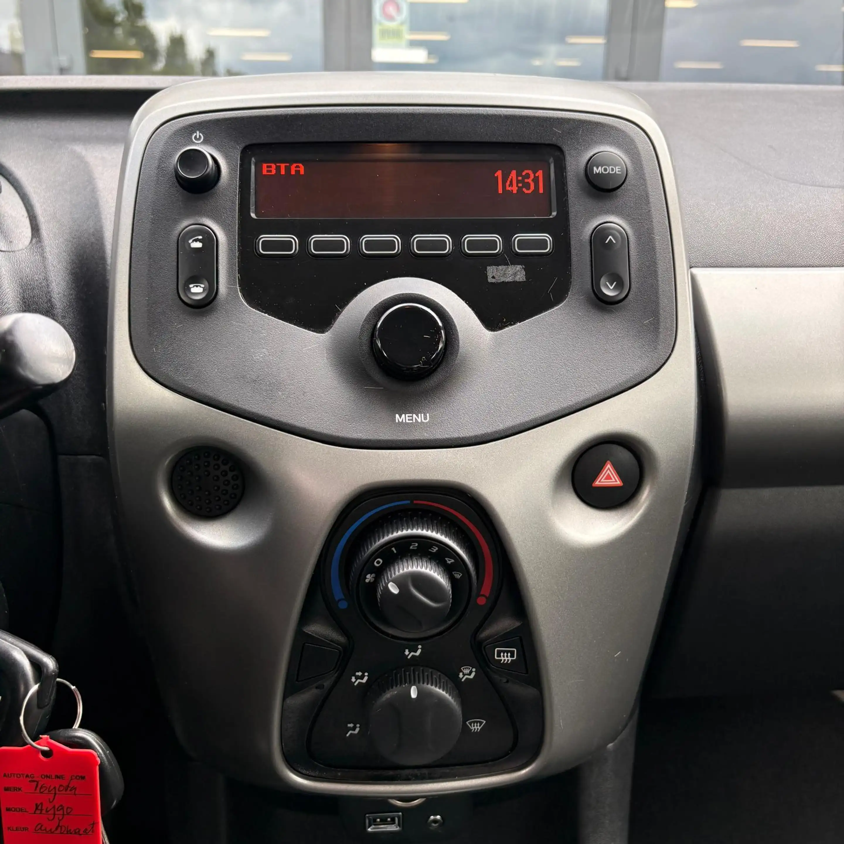 Toyota Aygo 1.0 VVT-i x-play — photo 7