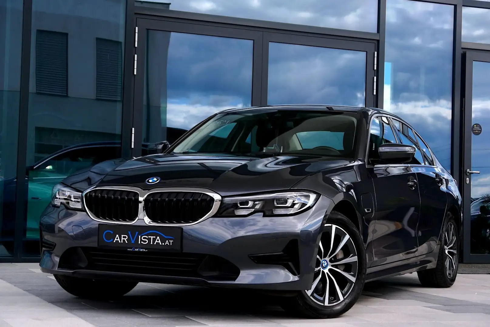 BMW 330 PHEV Aut. *Live Cockpit Professional & Parkassist Silber - 2