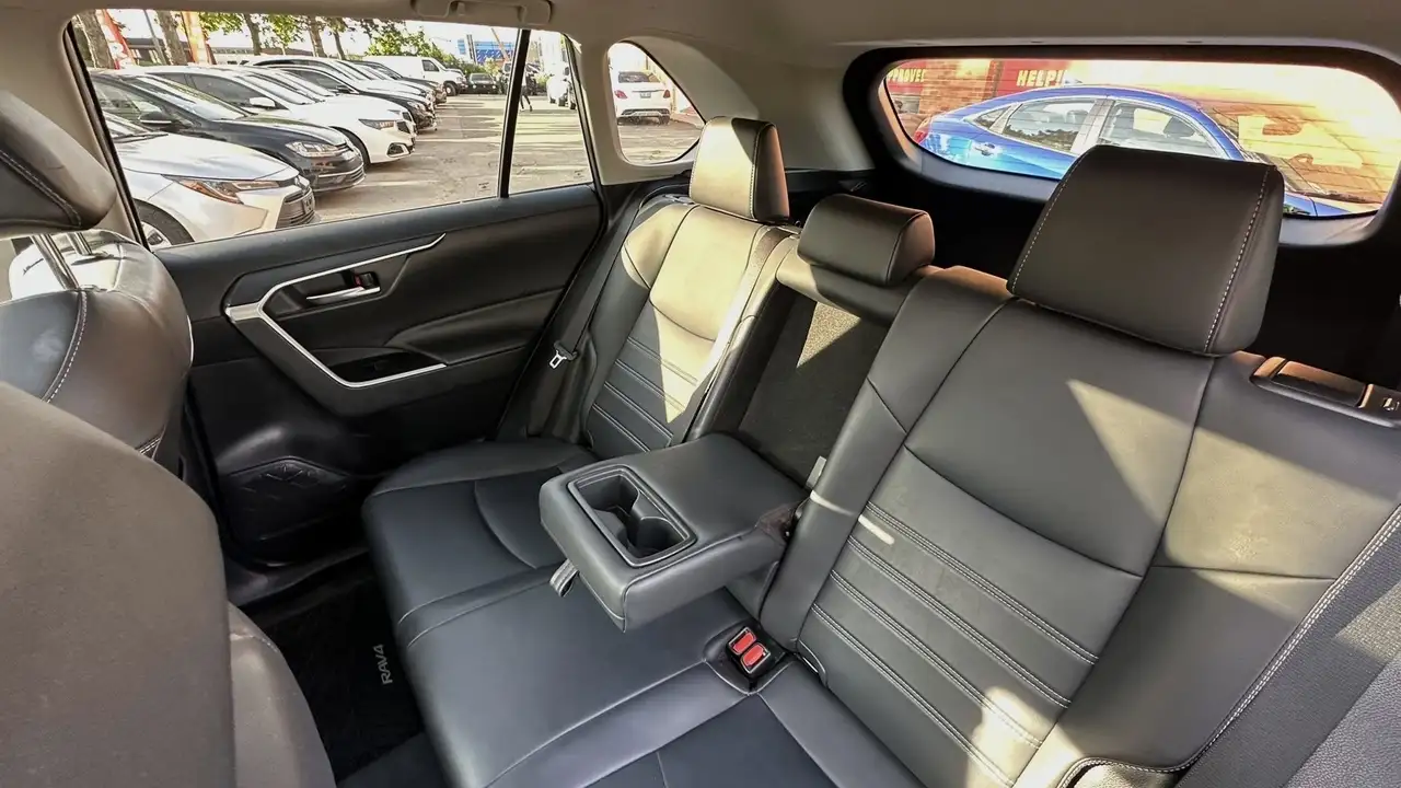 Toyota RAV 4 снимка Toyota RAV 4