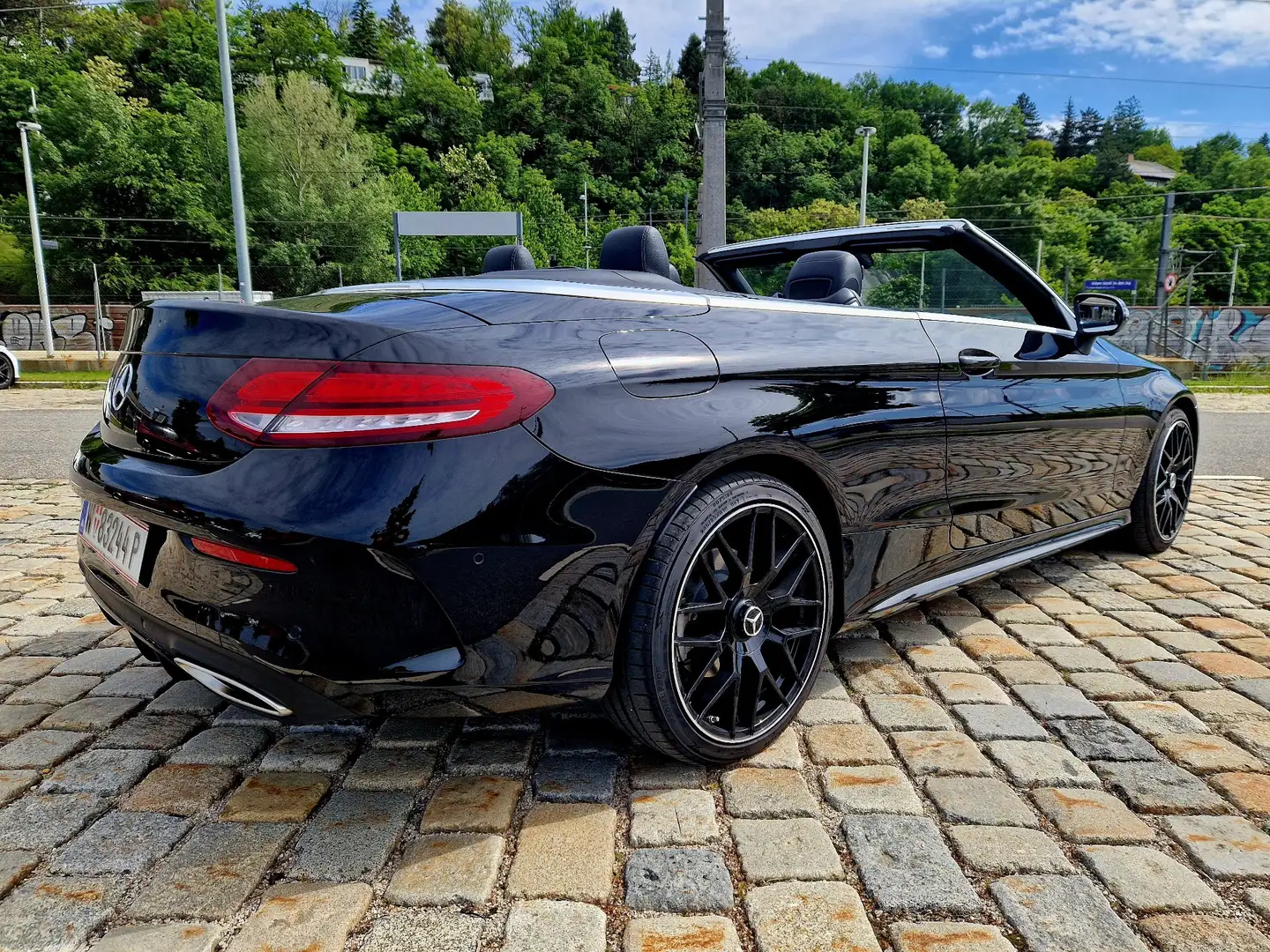 Mercedes-Benz C 300 Cabrio Aut. AMG Line Noir - 2