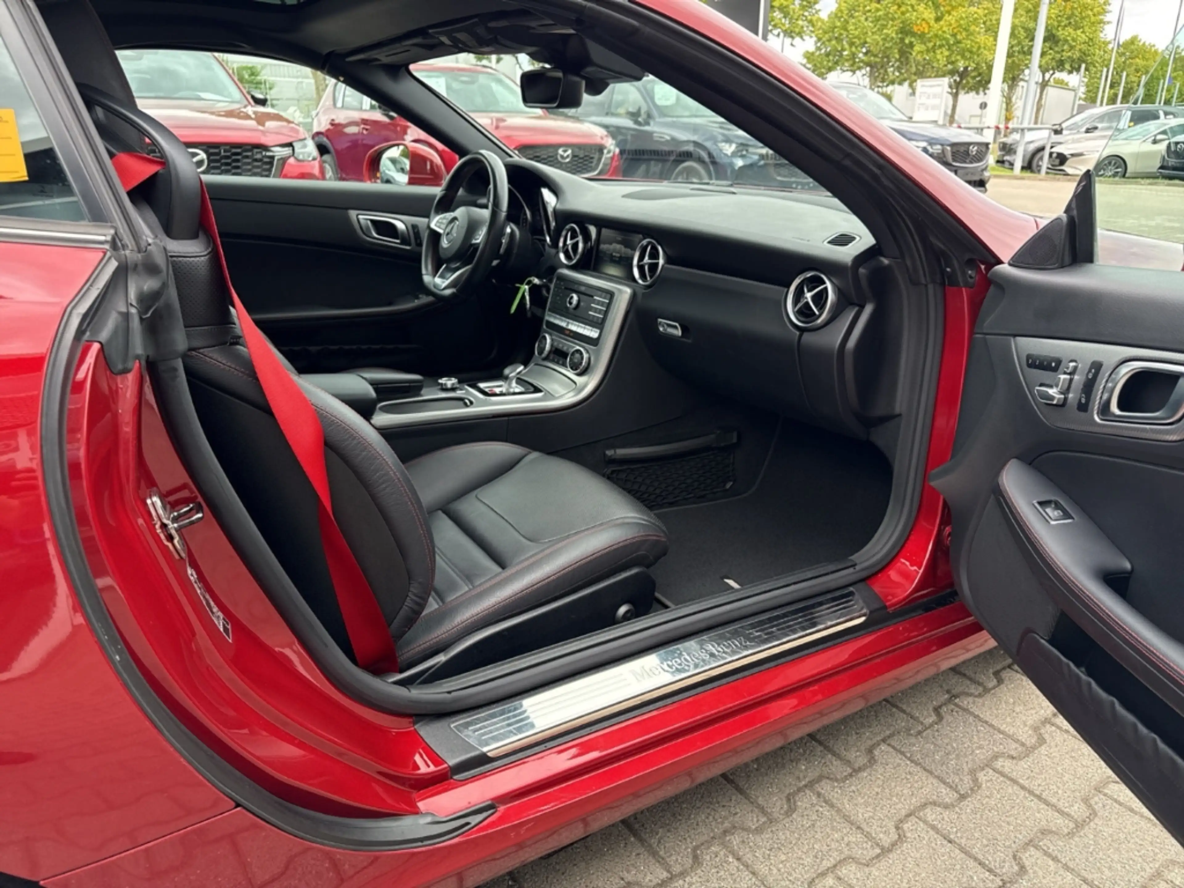 Mercedes-Benz SLC 300 Roadster AMG-Line El. Panodach Navi Leder Memory S — photo 15