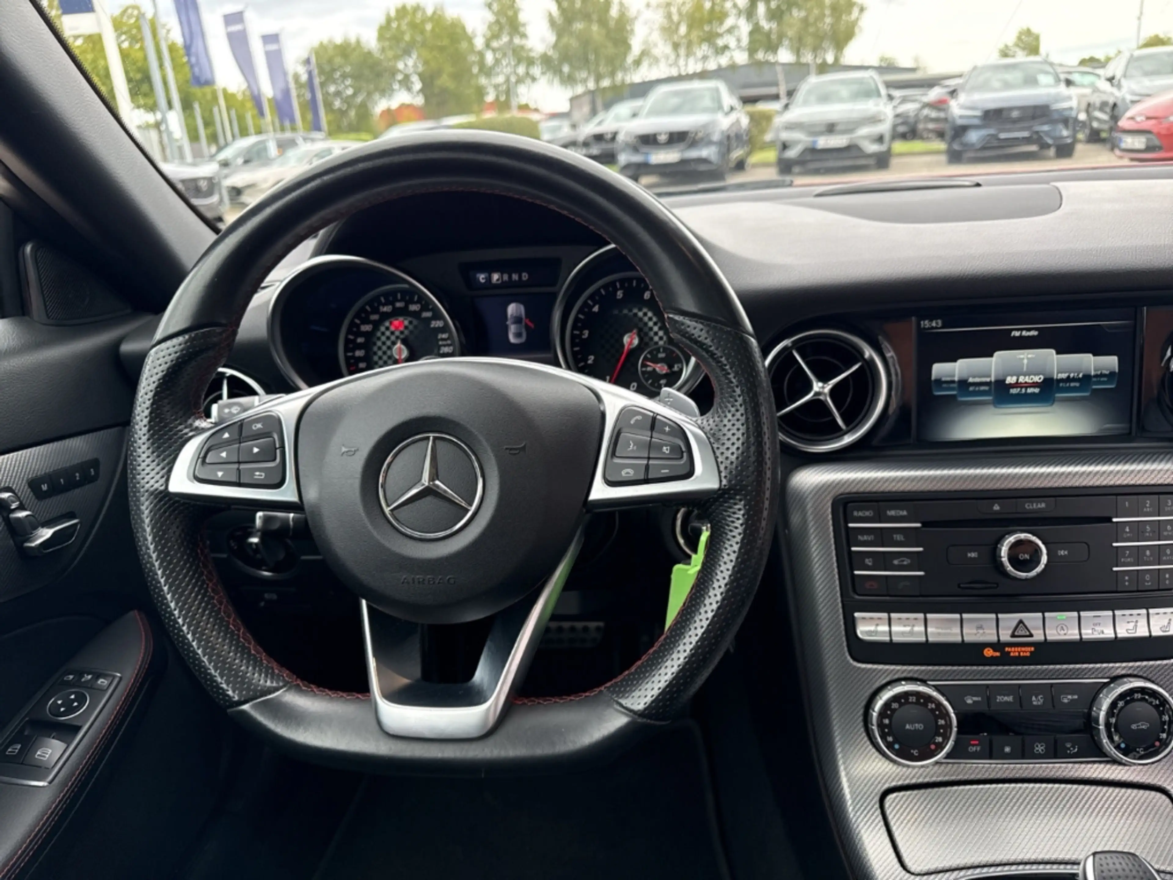 Mercedes-Benz SLC 300 Roadster AMG-Line El. Panodach Navi Leder Memory S — photo 12