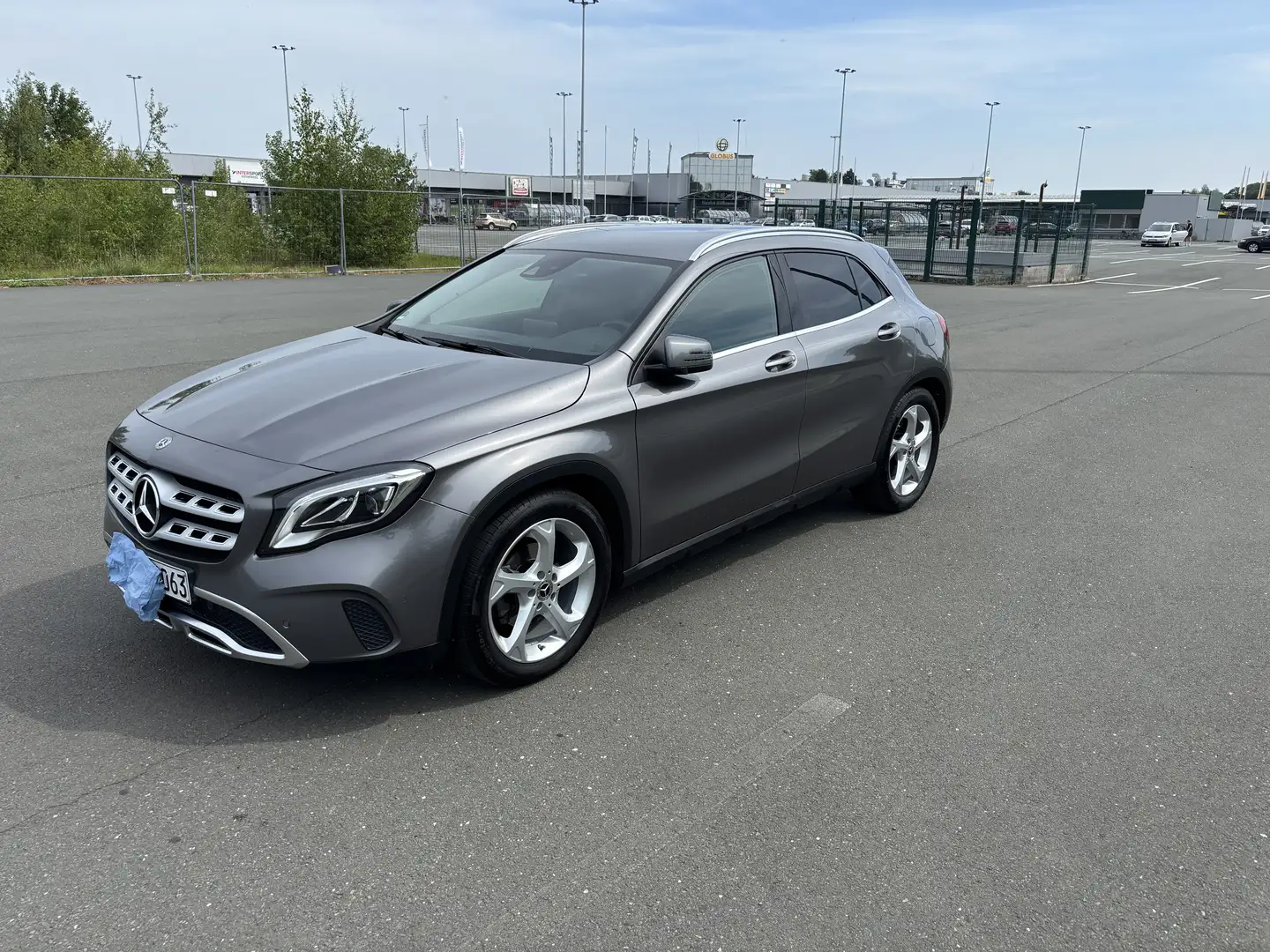 Mercedes-Benz GLA 180 GLA 180 Sport Utility Vehicle Grau - 1