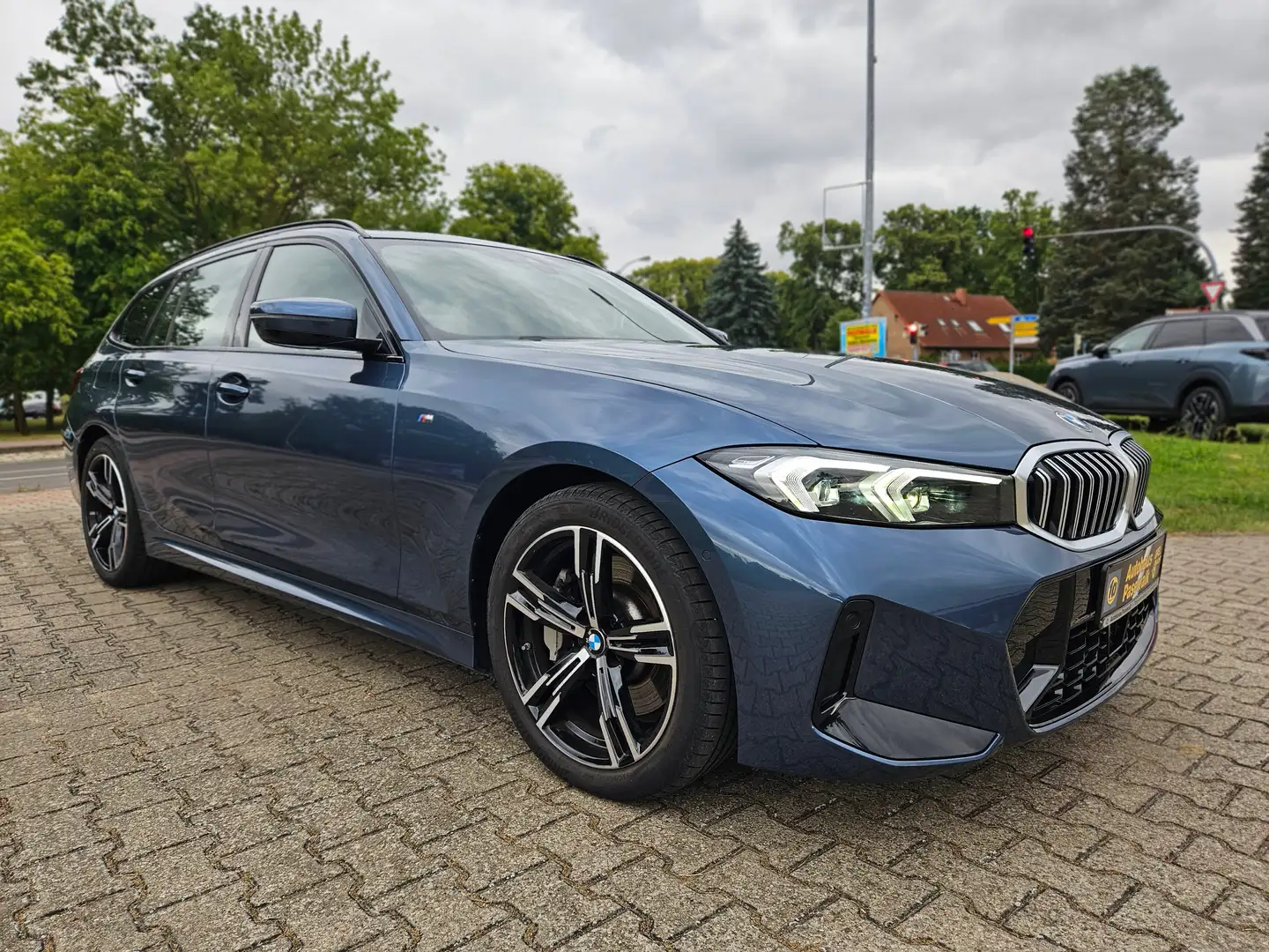 BMW 330 i xDrive M Sport LED Live-Cockpit Alarm HIFI LED.. Modrá - 2
