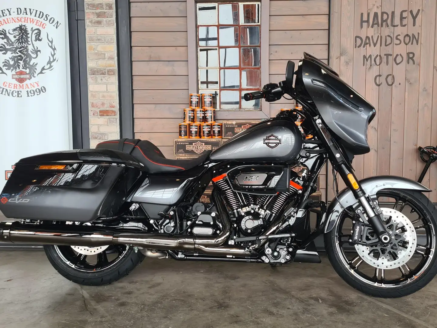 Harley-Davidson Street Glide CVO FLHXSE 2025 NEU Černá - 1