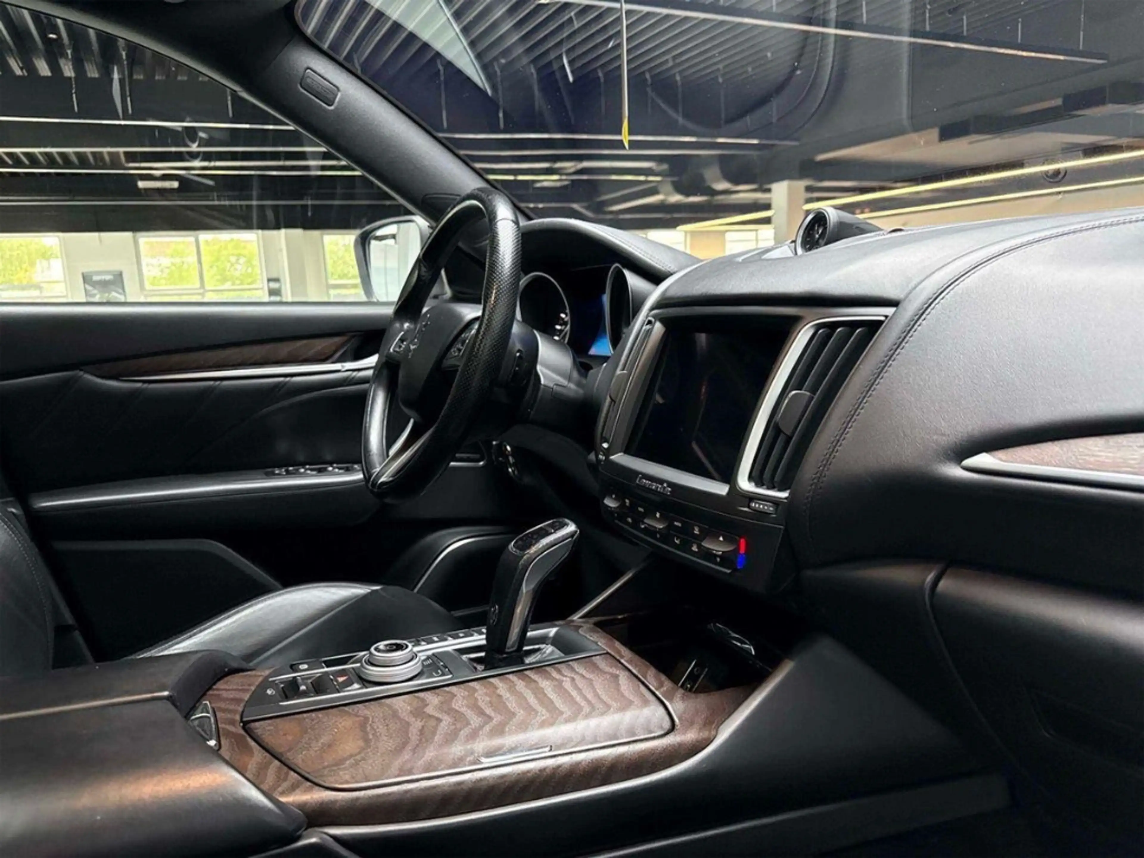 Maserati Levante Gran Lusso Q4 Panorama Leder Schwarz — photo 9