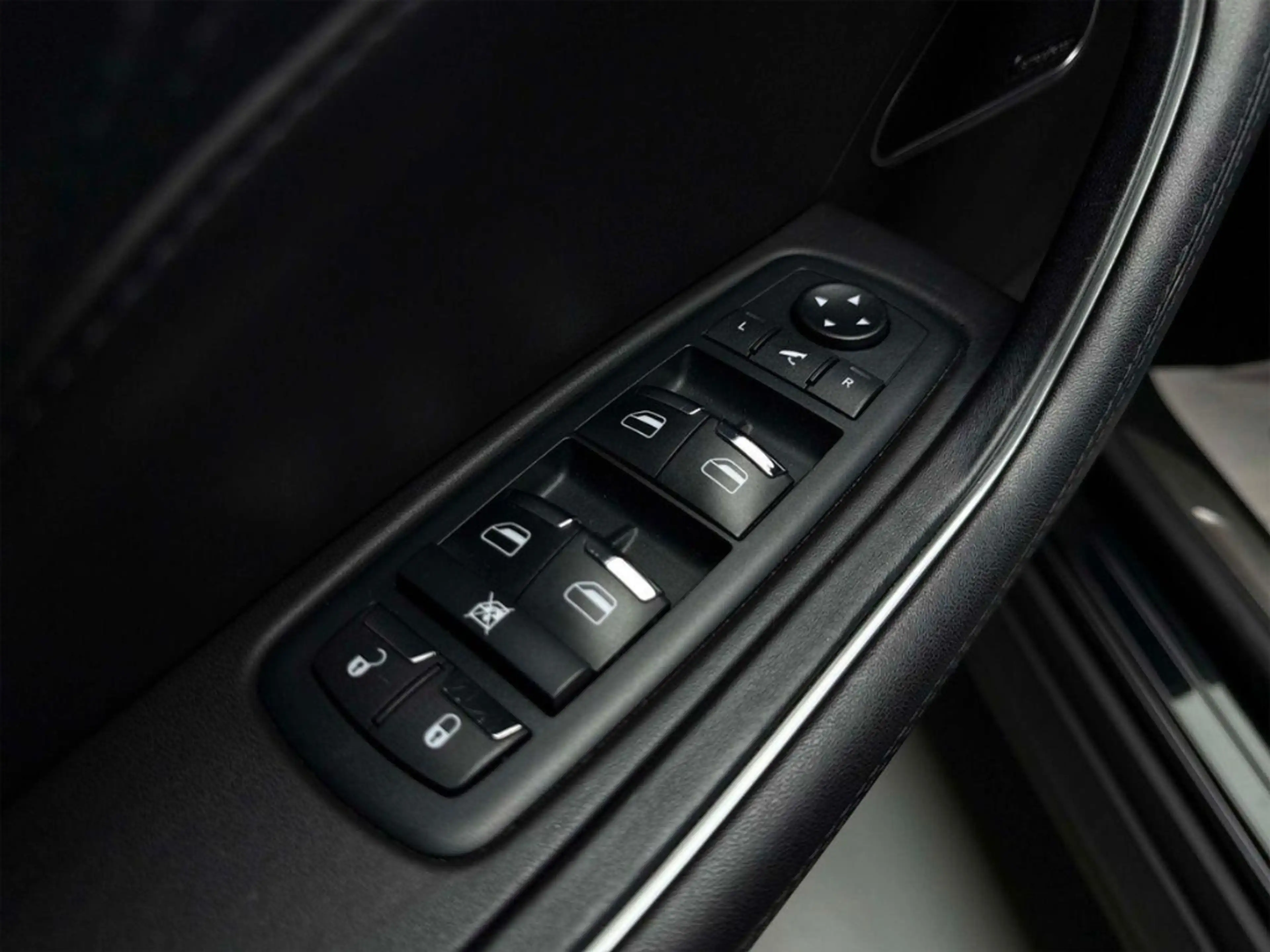 Maserati Levante Gran Lusso Q4 Panorama Leder Schwarz — photo 19