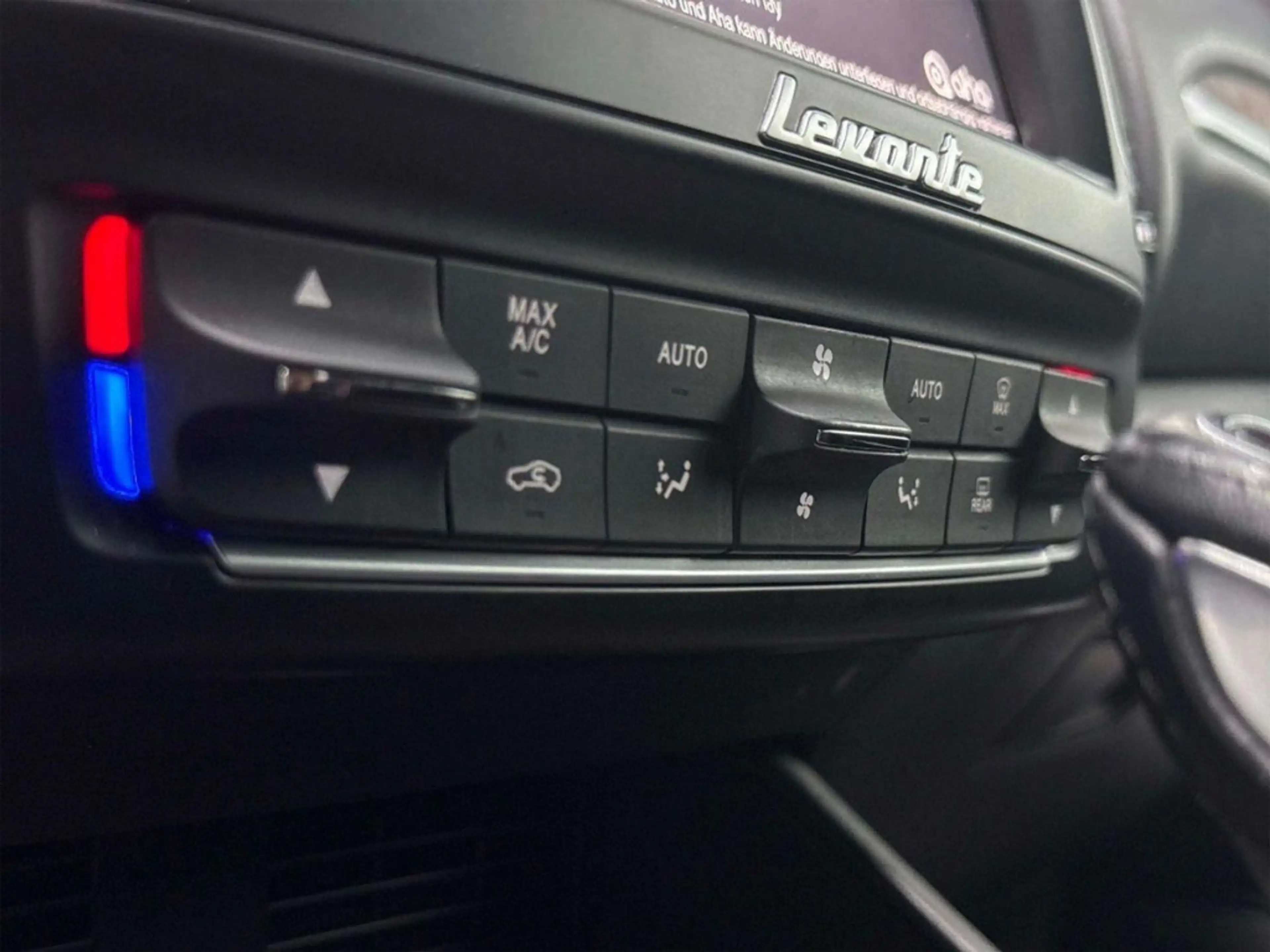 Maserati Levante Gran Lusso Q4 Panorama Leder Schwarz — photo 34