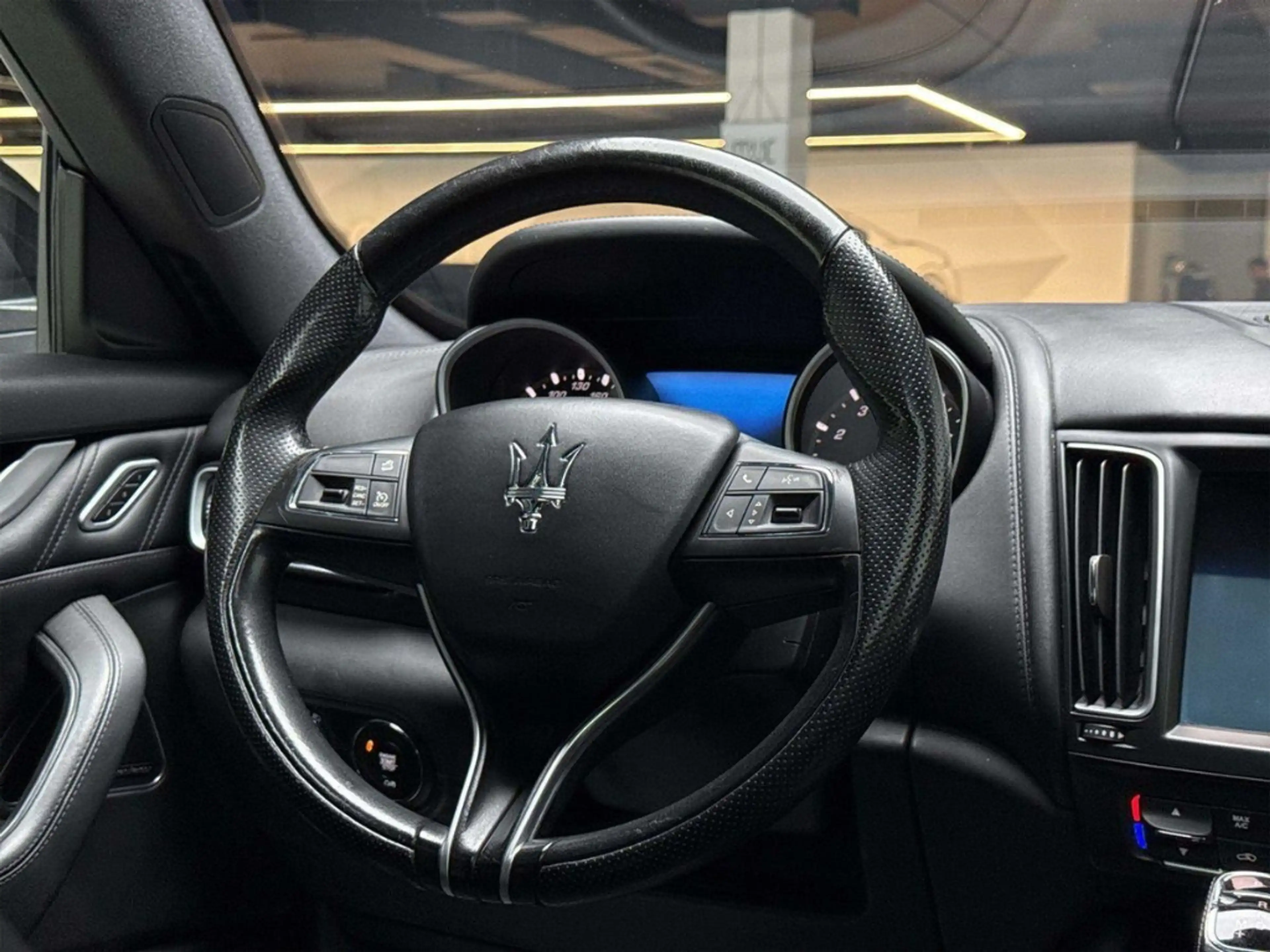 Maserati Levante Gran Lusso Q4 Panorama Leder Schwarz — photo 8