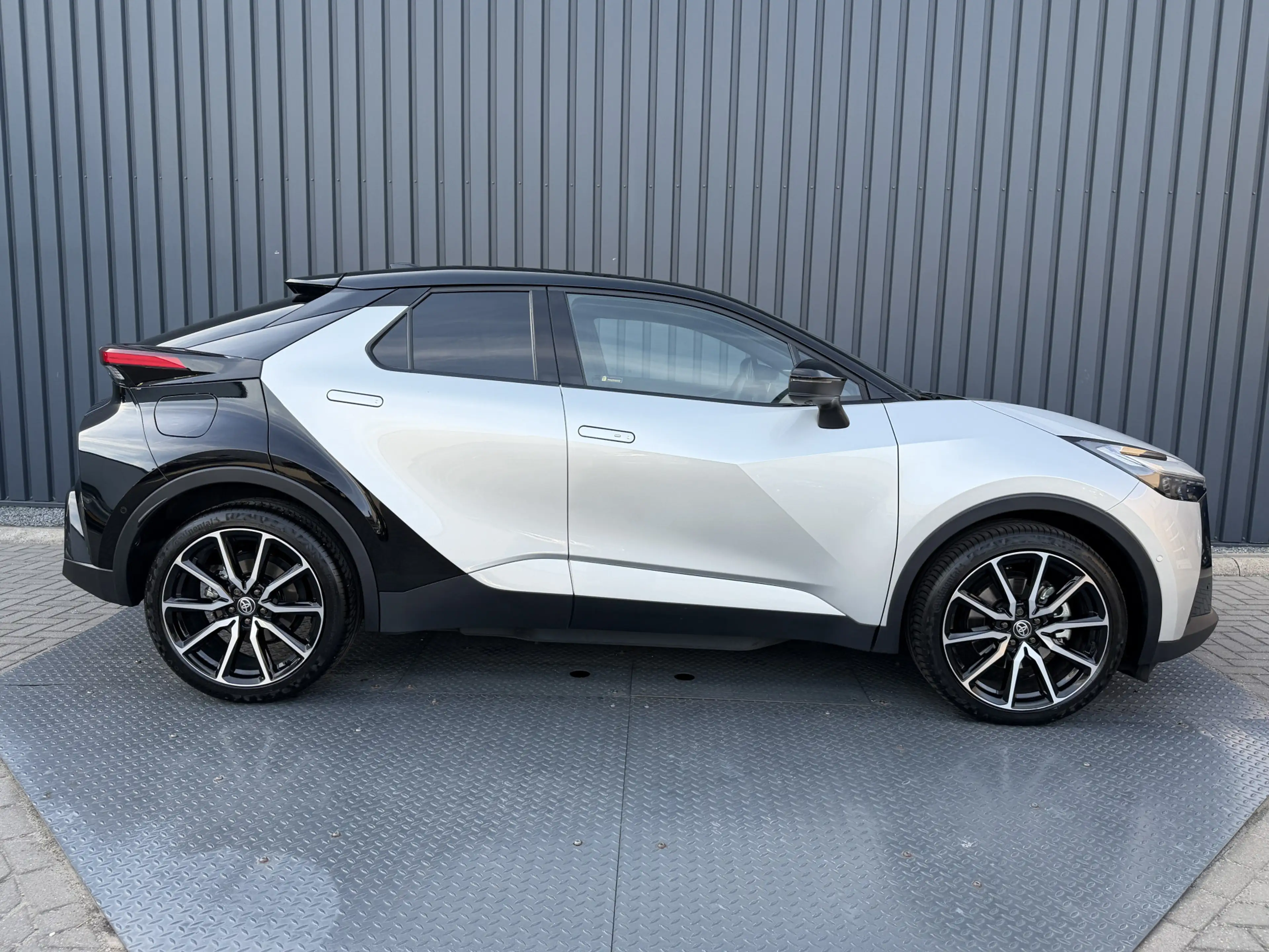 Toyota C-HR 2.0 Plug-in Hybrid 220 GR SPORT Première Edition | — photo 8