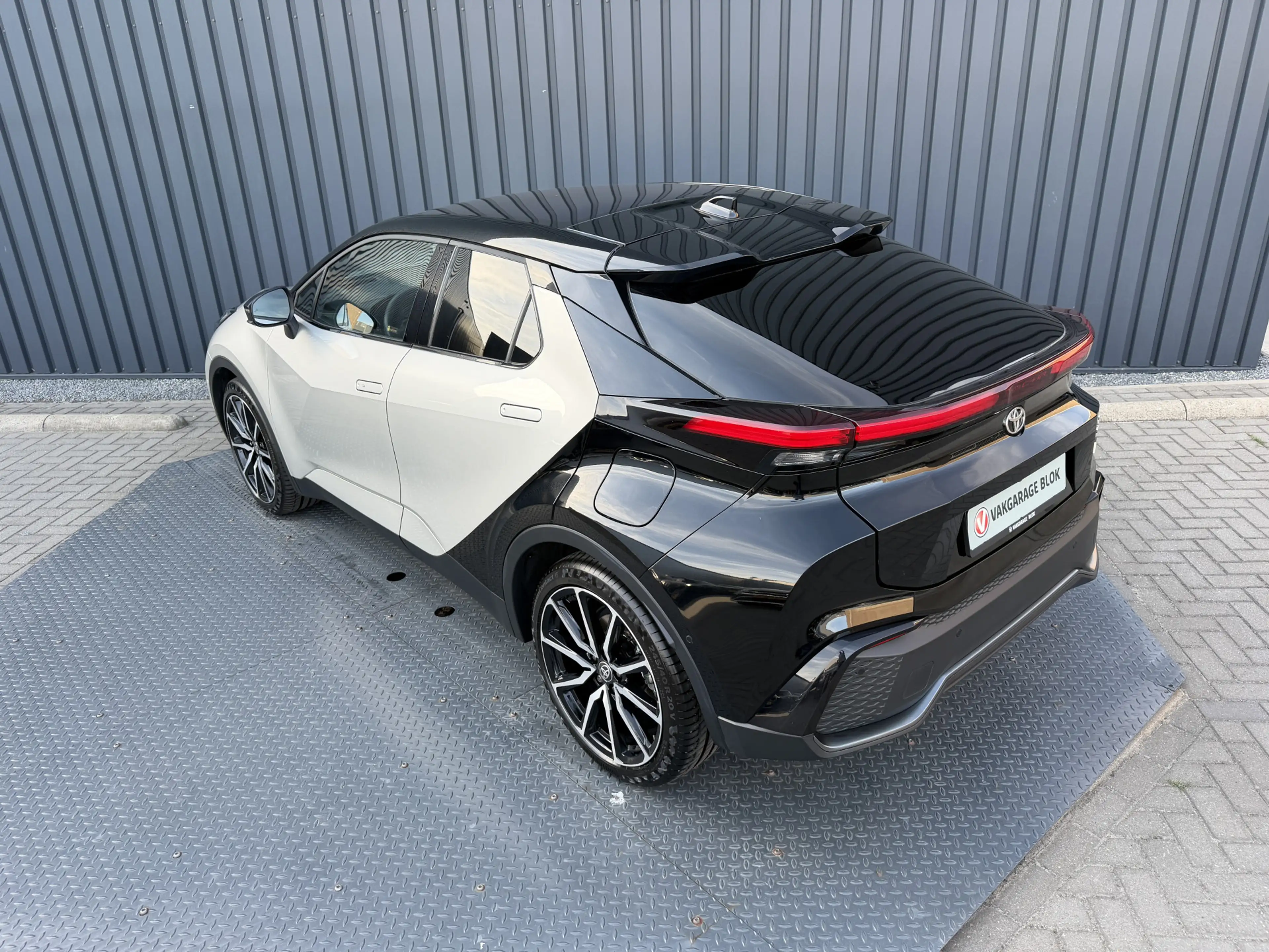 Toyota C-HR 2.0 Plug-in Hybrid 220 GR SPORT Première Edition | — photo 15