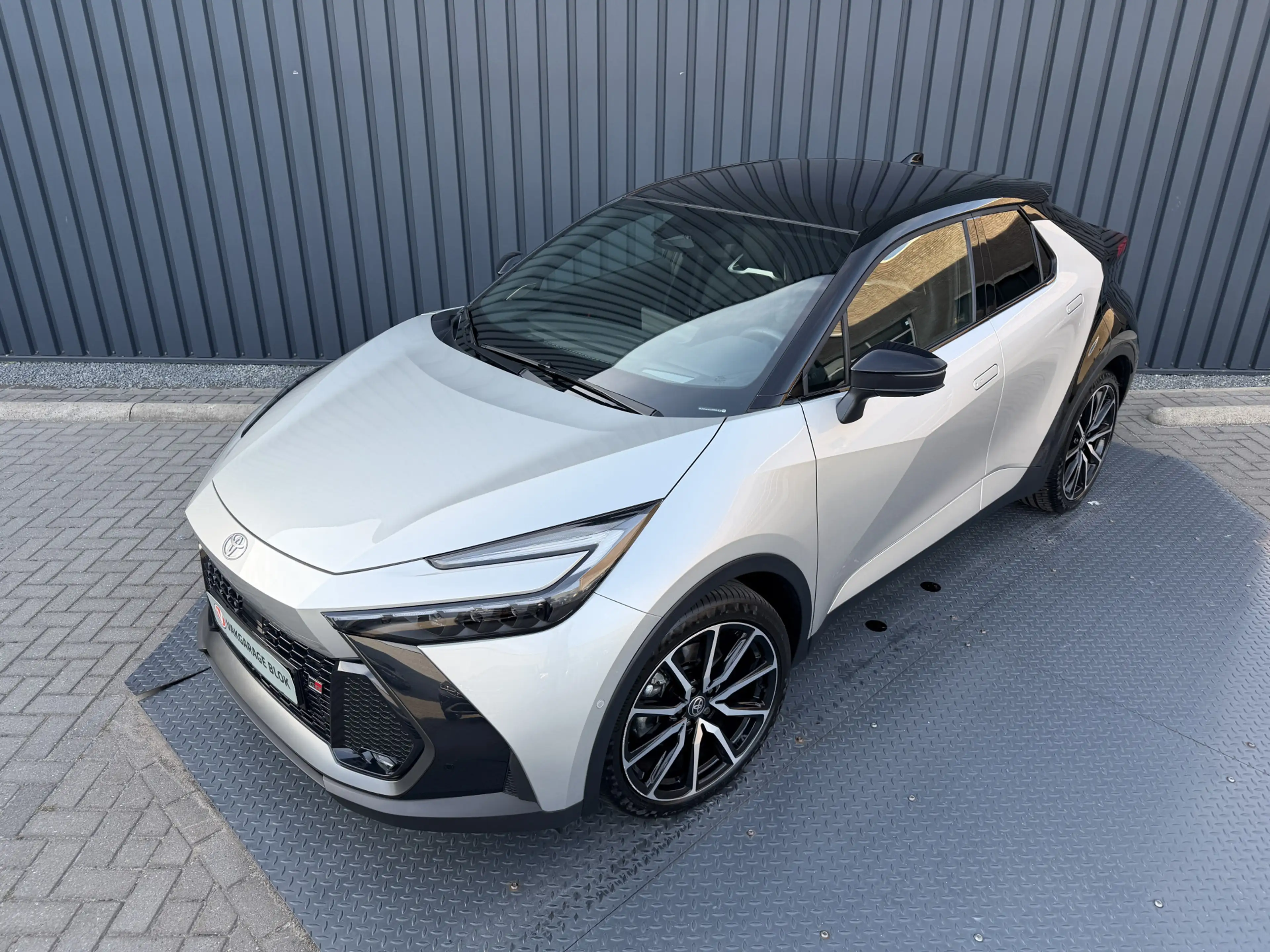 Toyota C-HR 2.0 Plug-in Hybrid 220 GR SPORT Première Edition | — photo 2