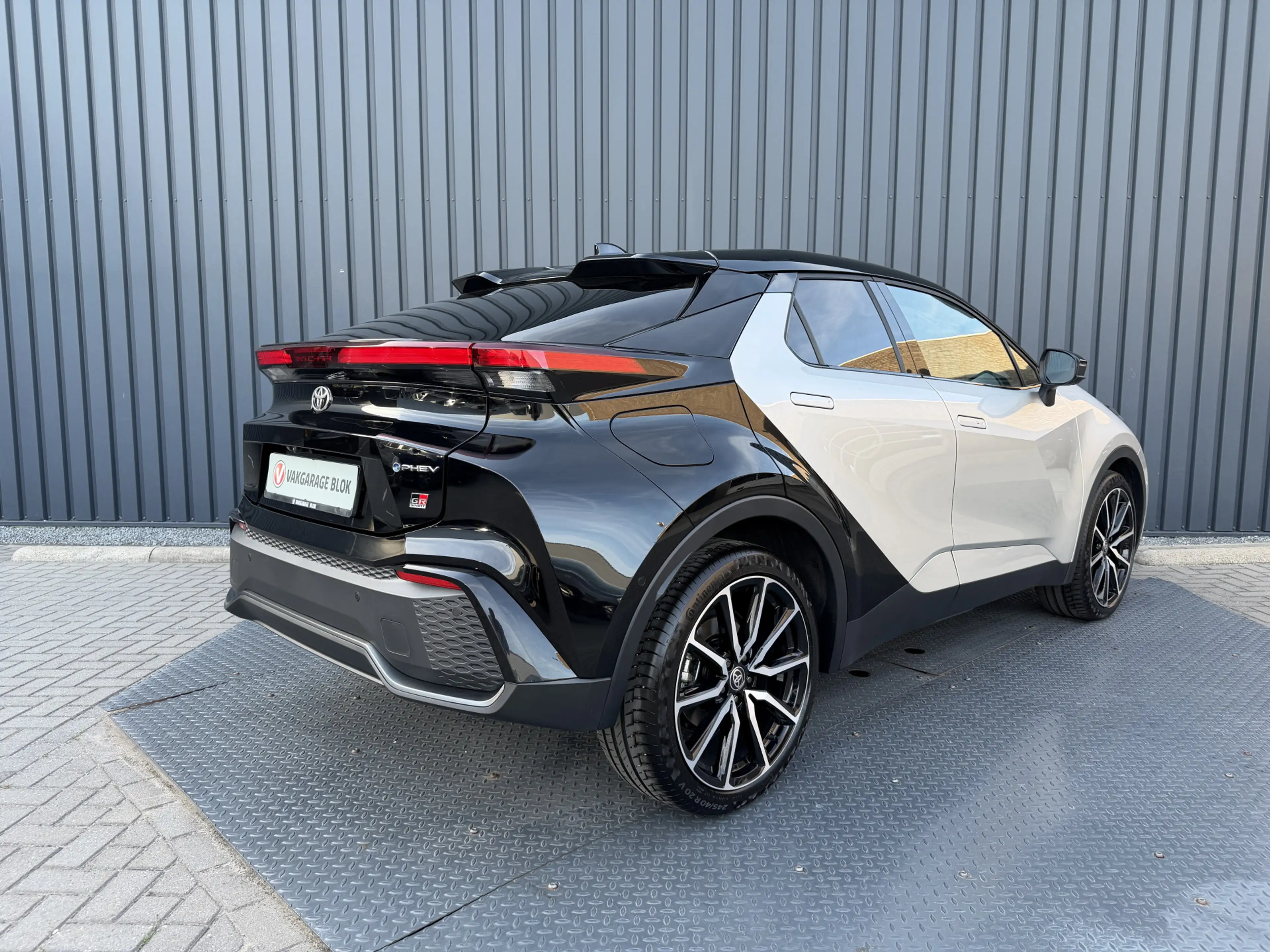 Toyota C-HR 2.0 Plug-in Hybrid 220 GR SPORT Première Edition | — photo 9