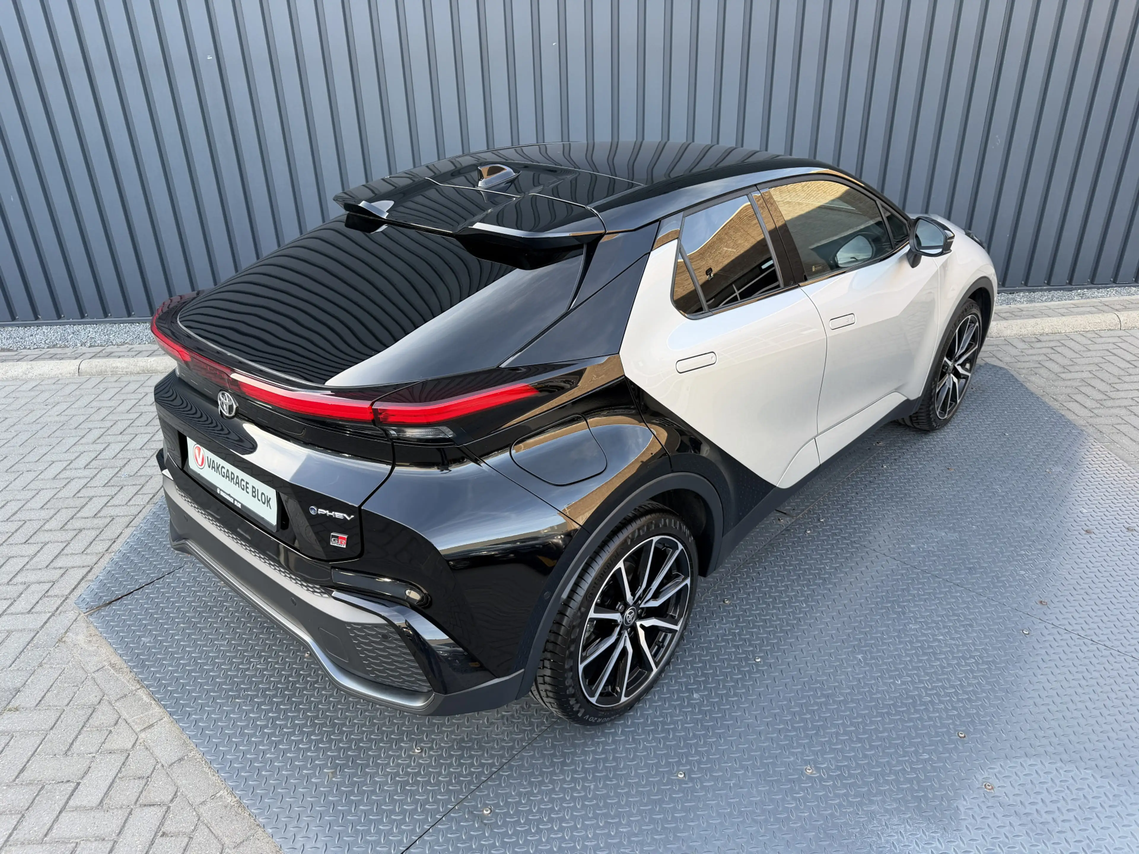 Toyota C-HR 2.0 Plug-in Hybrid 220 GR SPORT Première Edition | — photo 10