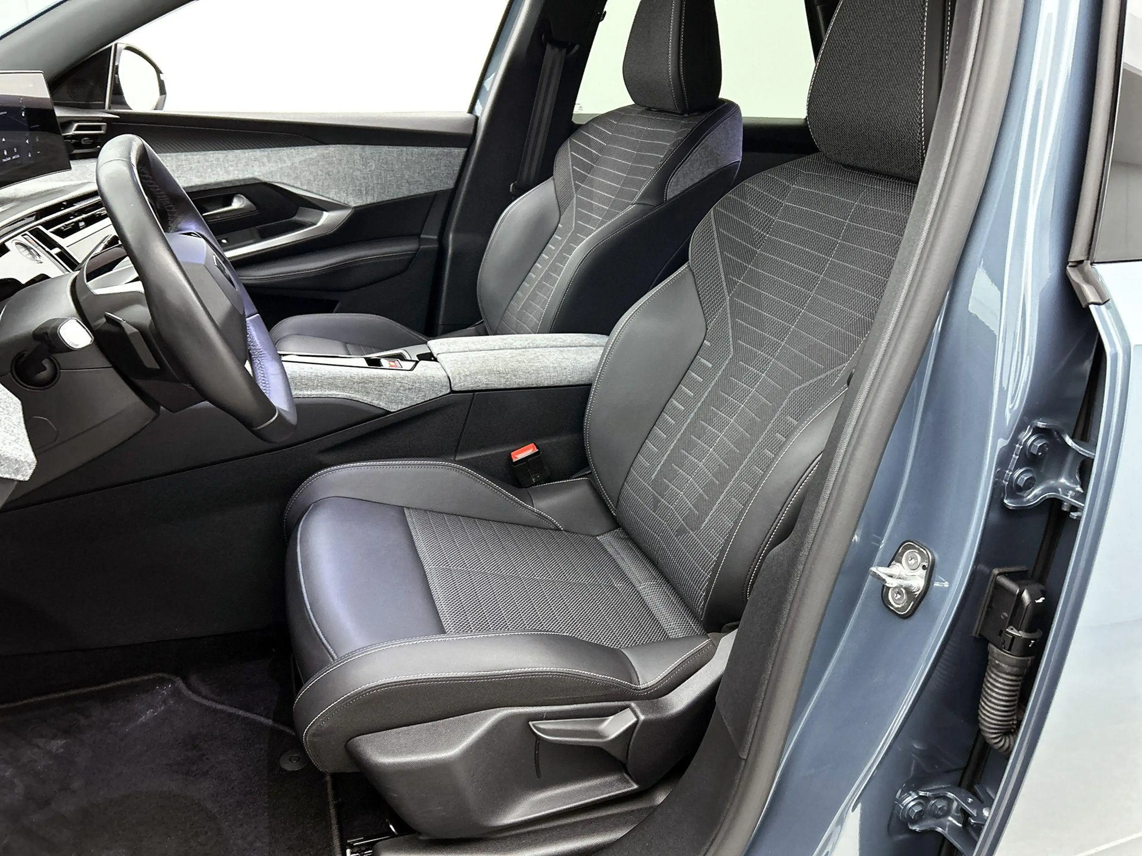 Peugeot 3008 e-3008 SUV Allure Avantage 73 kWh 210pk | Accu 95% — photo 11