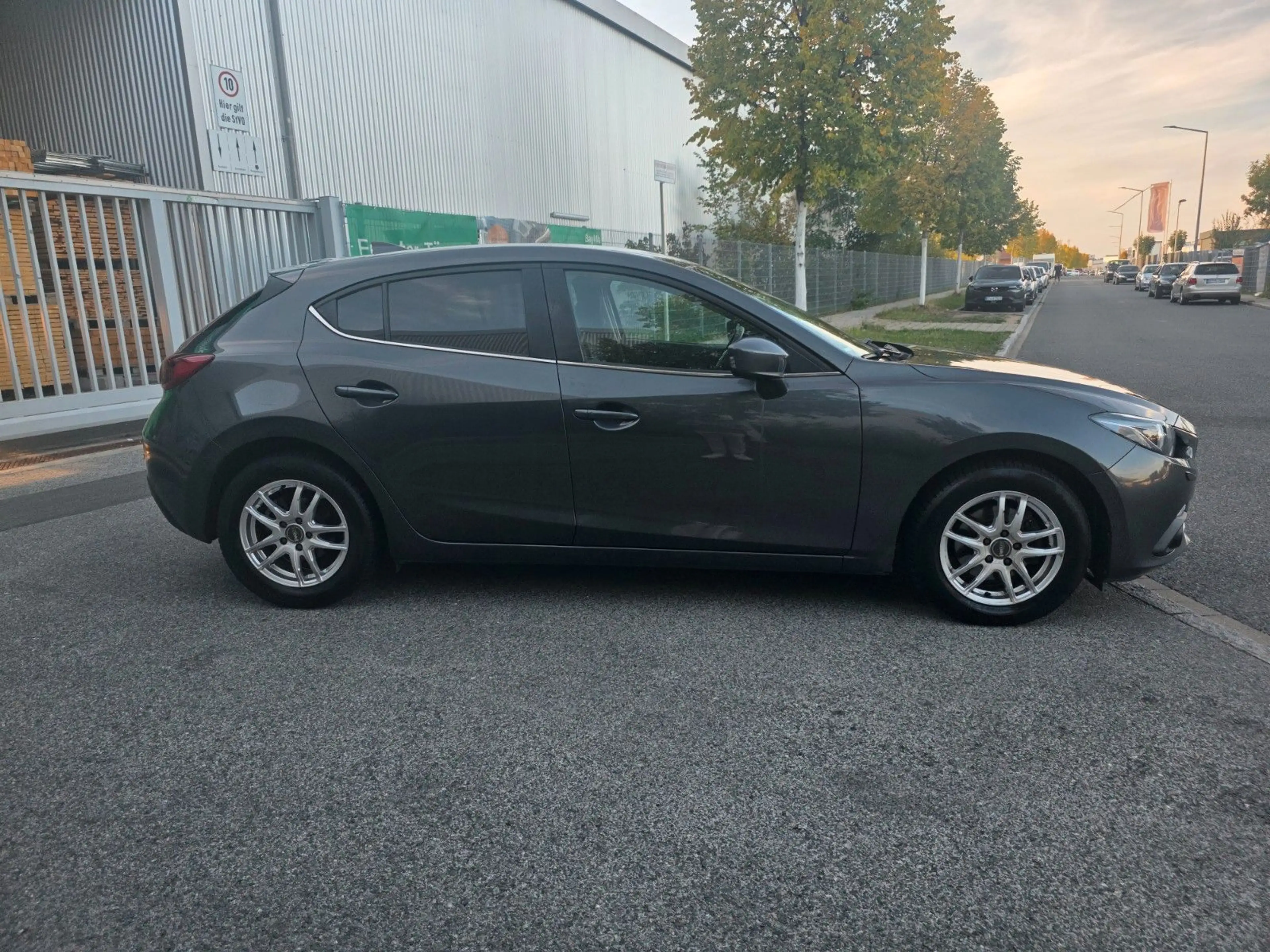 Mazda 3 Lim. Sports-Line Bi-Xenon Navi Tüv 05/27 — photo 3
