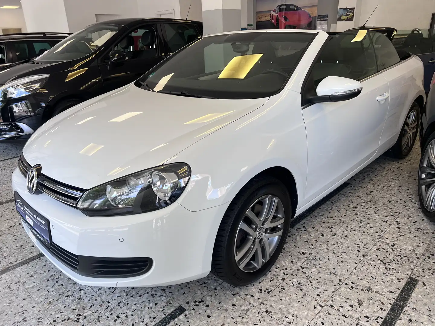 Volkswagen Golf Cabriolet Basis*1.Hand*Klima*6 Gang*Nichtraucher* White - 2