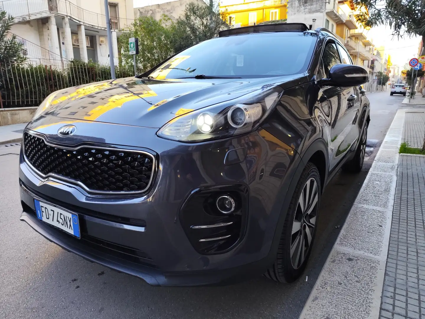 Kia Sportage Sportage 1.7 CRDI 115CV 2WD TETTO PELLE Grigio - 2