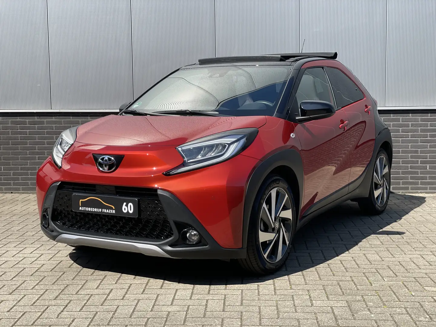 Toyota Aygo X 1.0 VVT-i S-CVT AUTOMAAT X-AIR EXPLORE JBL / LED/F Rood - 2