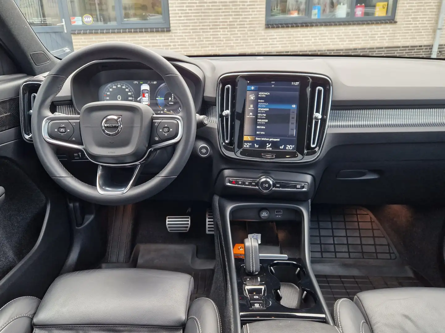 Volvo XC40 1.5 T5 Recharge R-Design Panoramadak | Harman Kard Zwart - 2
