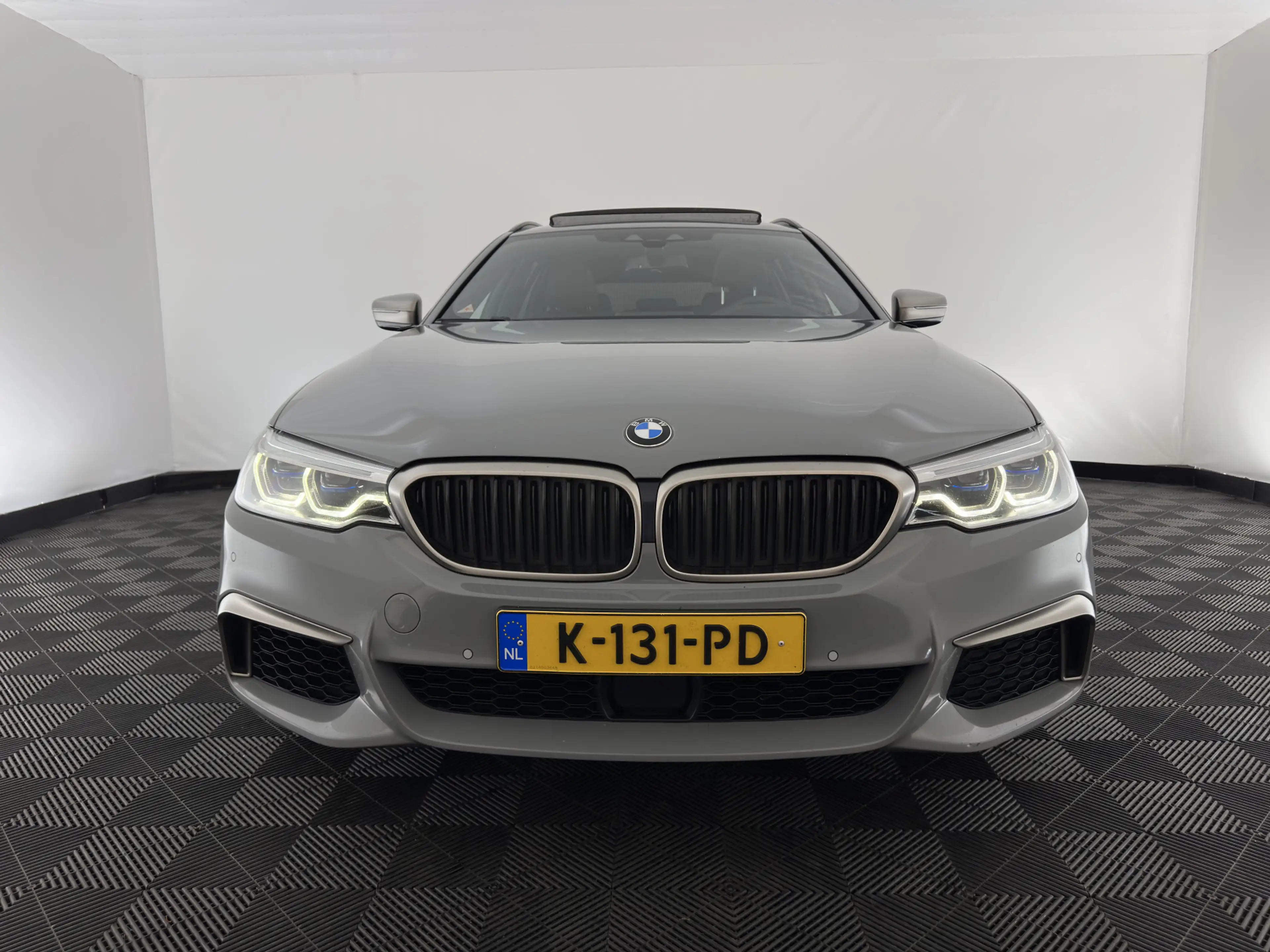 BMW M550 5-serie Touring M550d xDrive High Executive M-Spor — photo 2