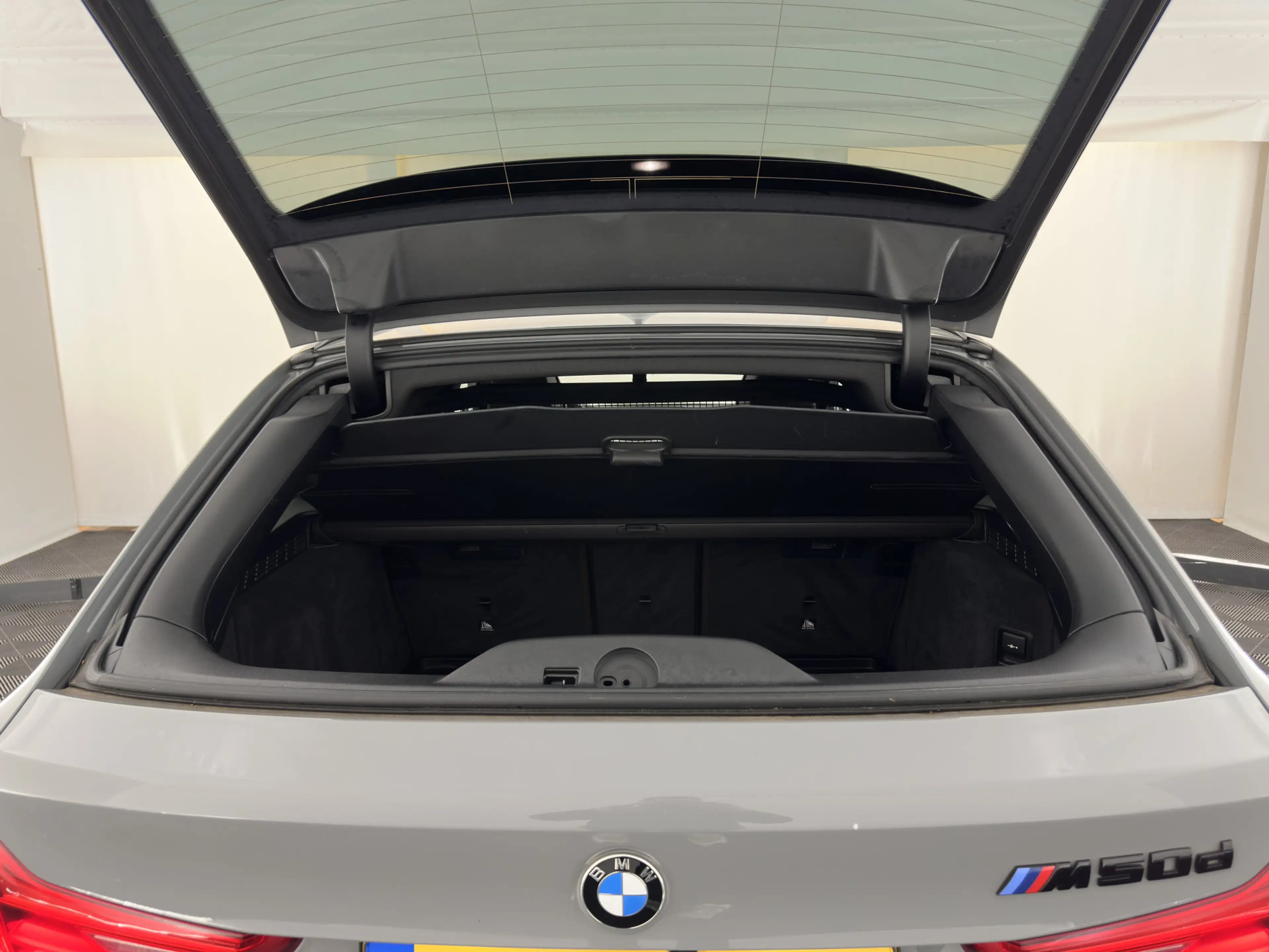 BMW M550 5-serie Touring M550d xDrive High Executive M-Spor — photo 10