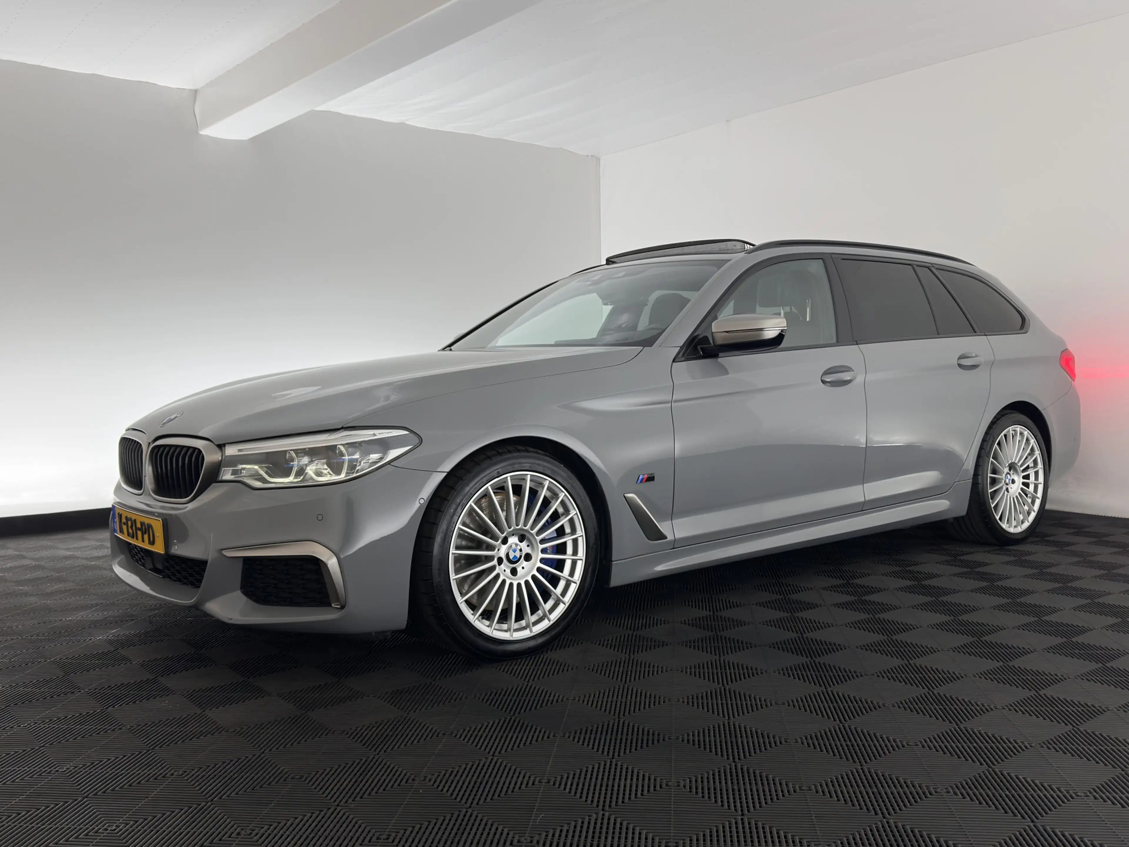 BMW M550 5-serie Touring M550d xDrive High Executive M-Spor — photo 3
