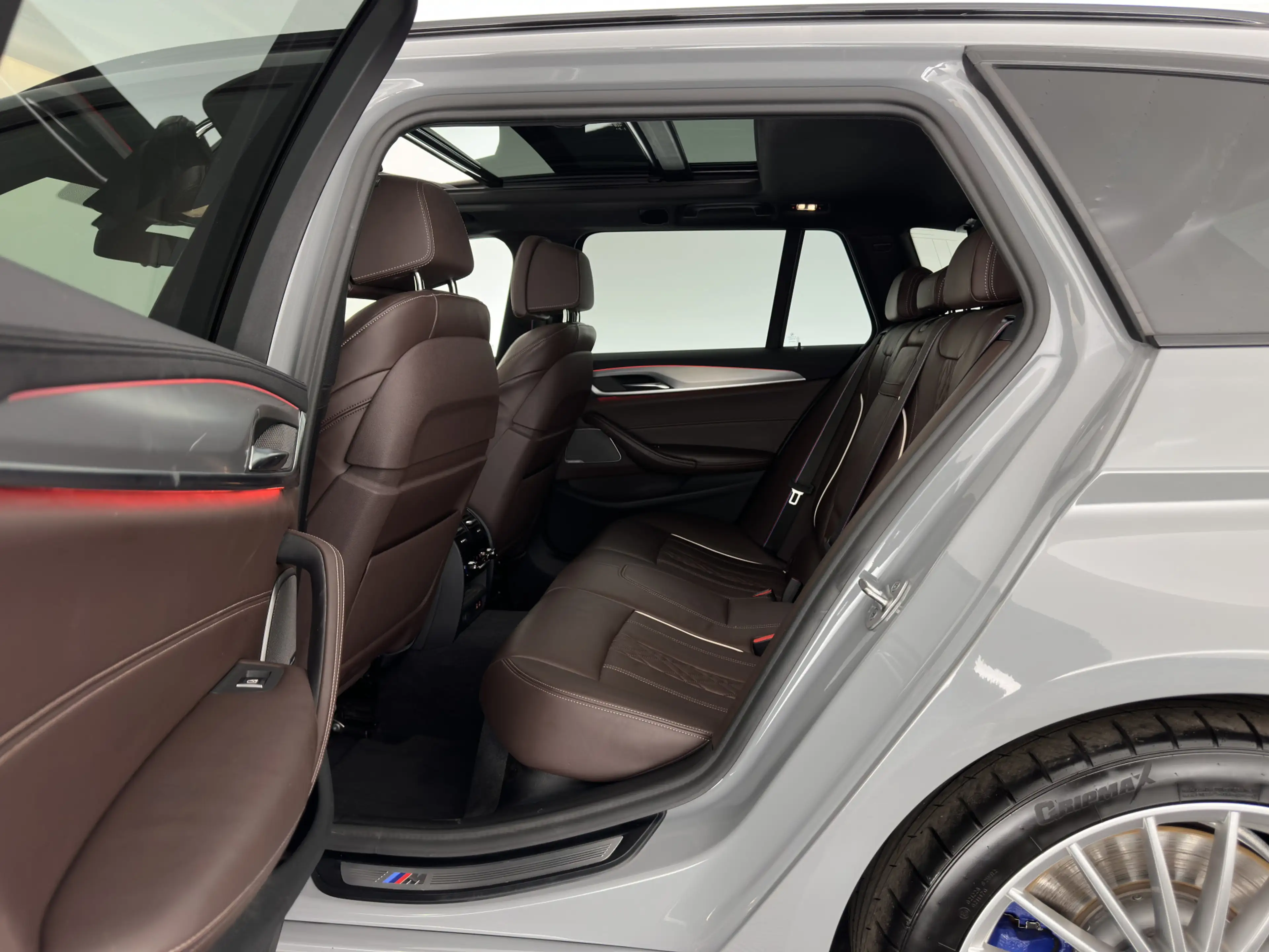 BMW M550 5-serie Touring M550d xDrive High Executive M-Spor — photo 9