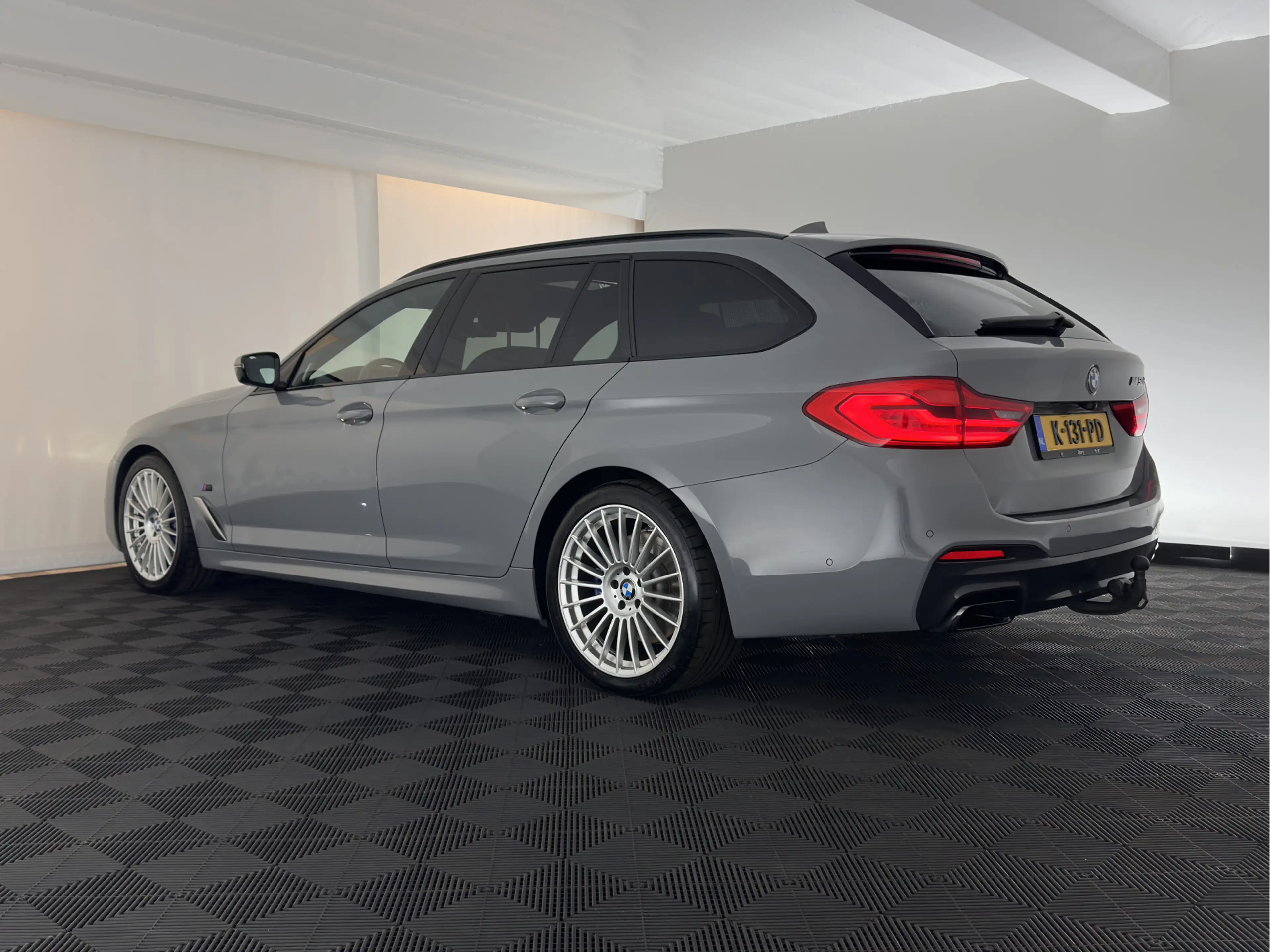 BMW M550 5-serie Touring M550d xDrive High Executive M-Spor — photo 4