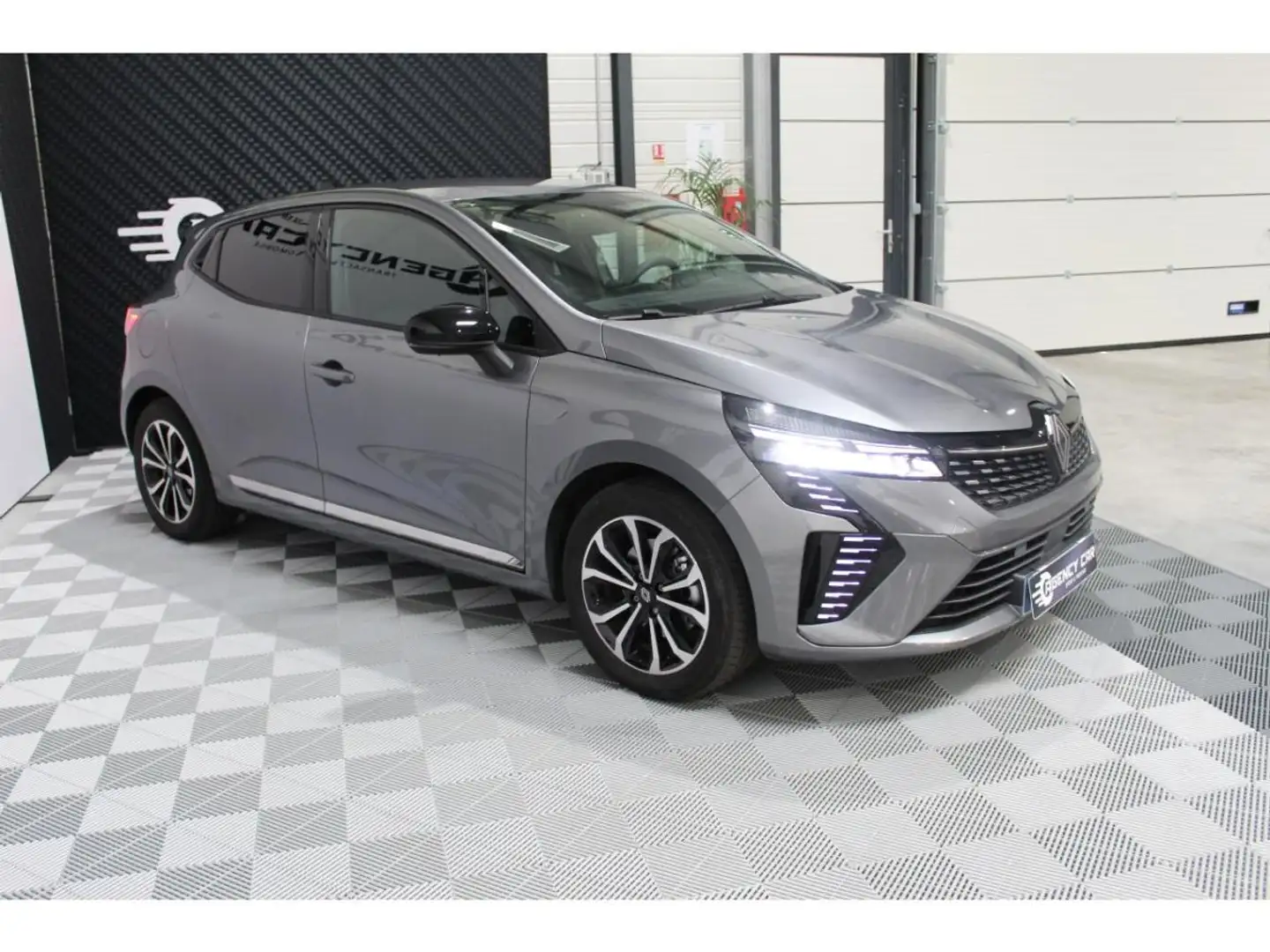 Renault Clio 1.6 E-Tech Hybride - 145 - BVA multi-modes V BERLINE Techno - 1er Main - Garantie Gris - 2