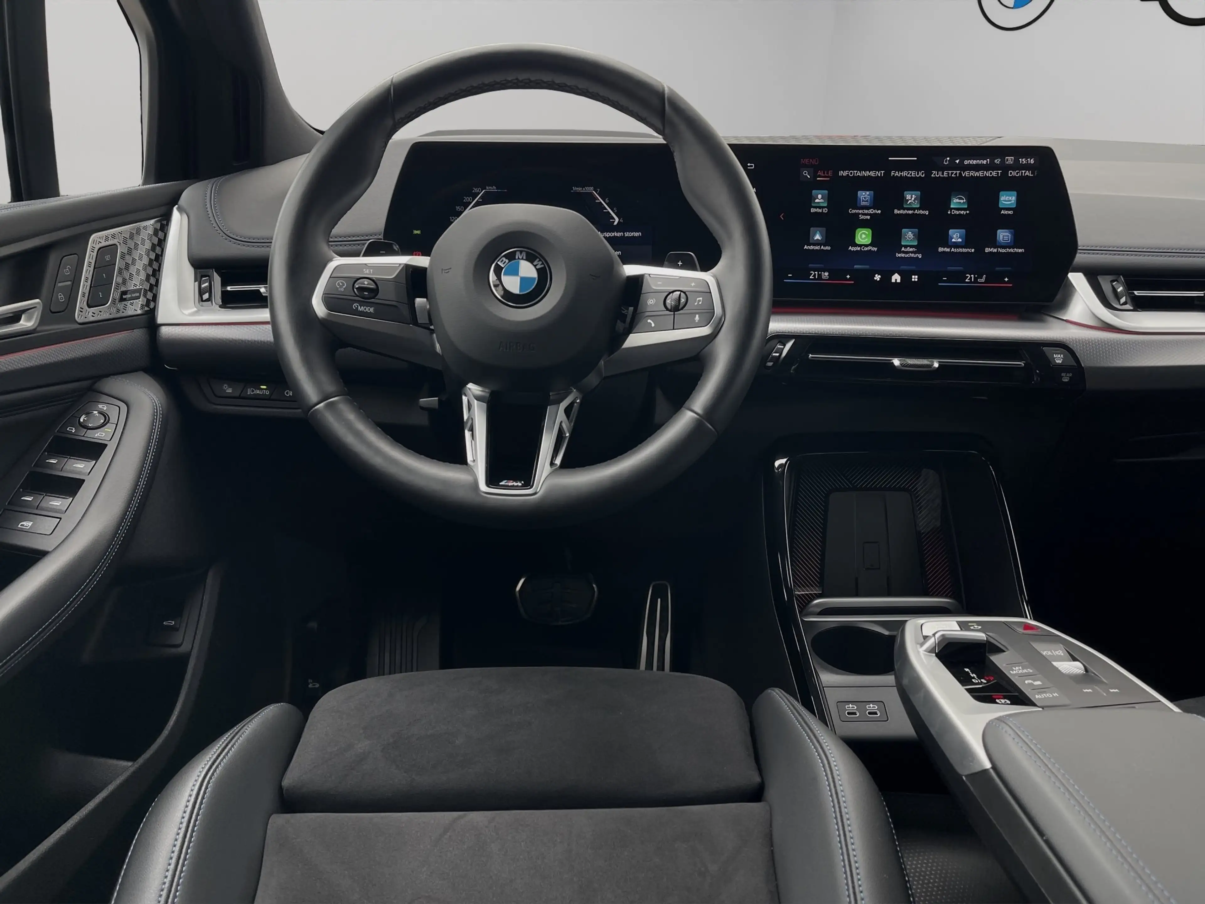 BMW 220 i Active Tourer — photo 11