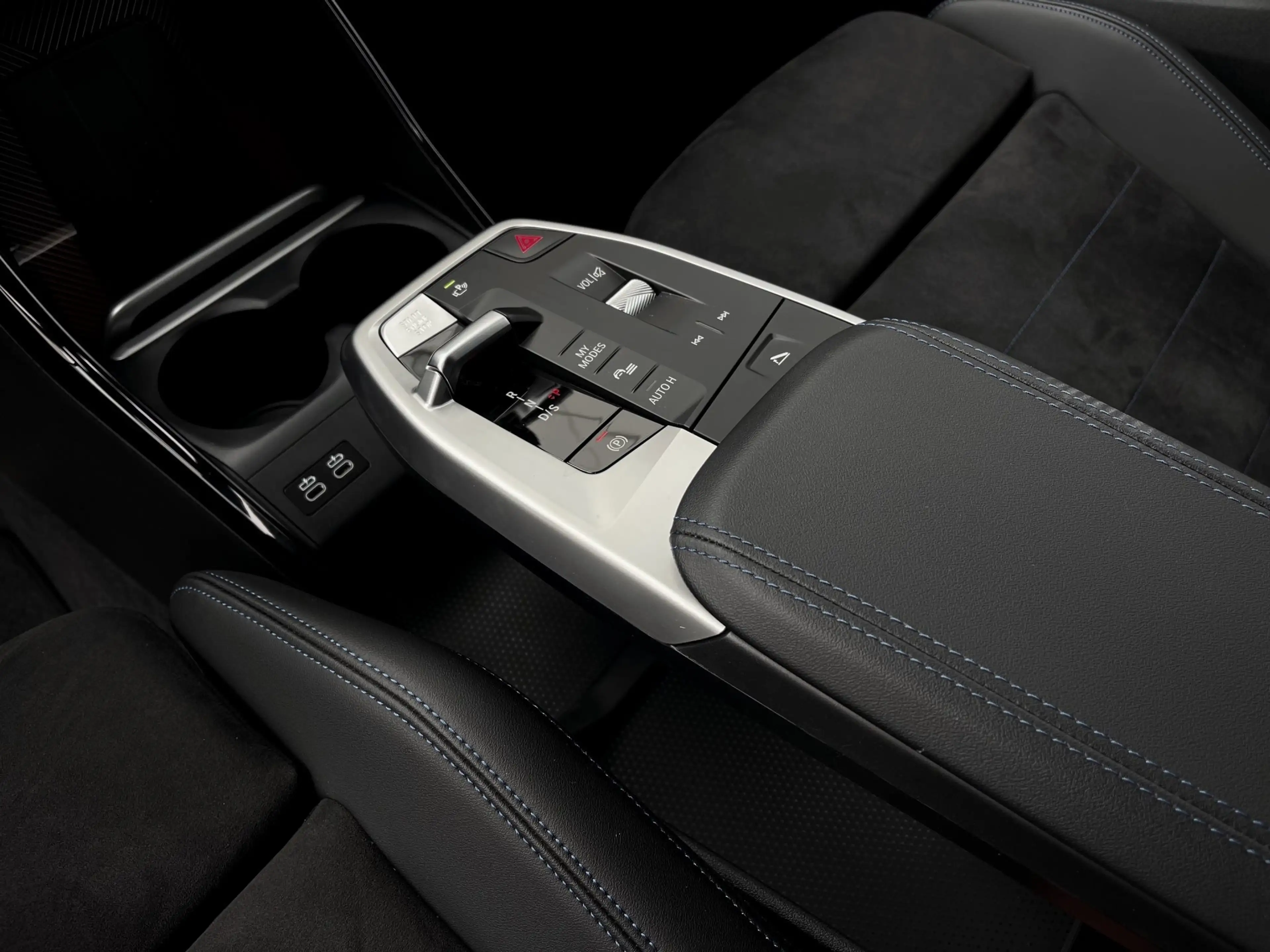 BMW 220 i Active Tourer — photo 10