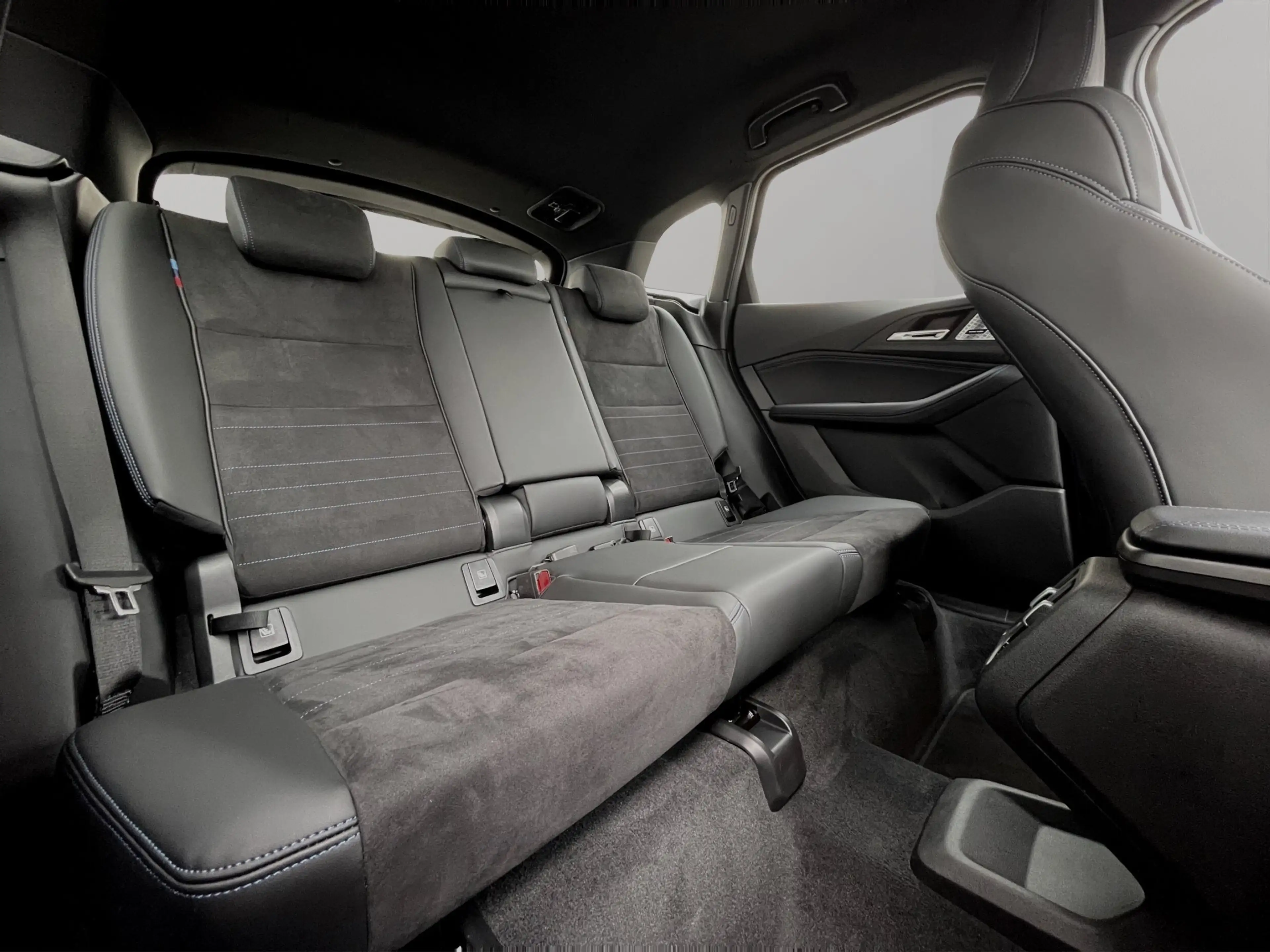 BMW 220 i Active Tourer — photo 13