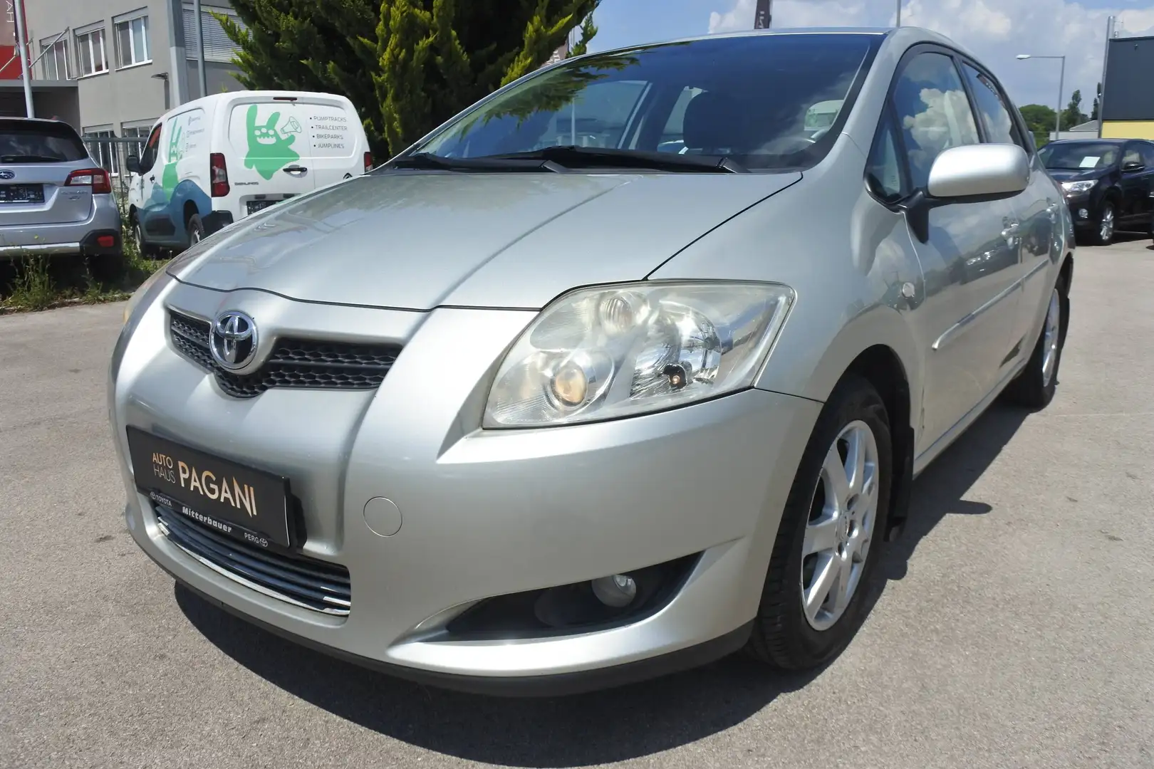 Toyota Auris Auris 1,6 Dual  VVT-i Automatik Silber - 2