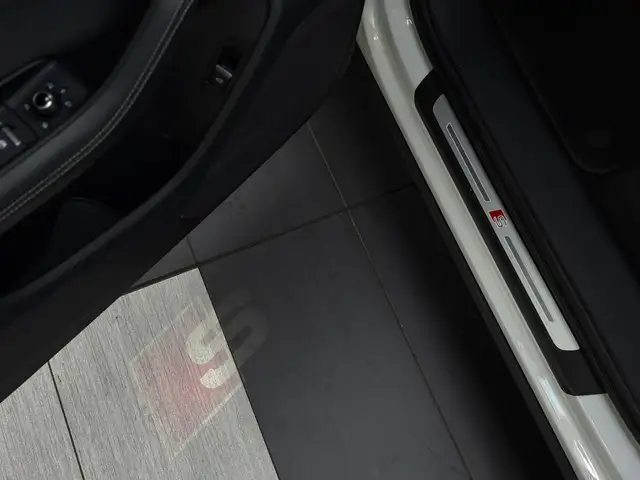 Audi Q7 view 14