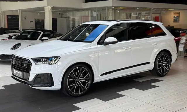 Audi Q7 view 2