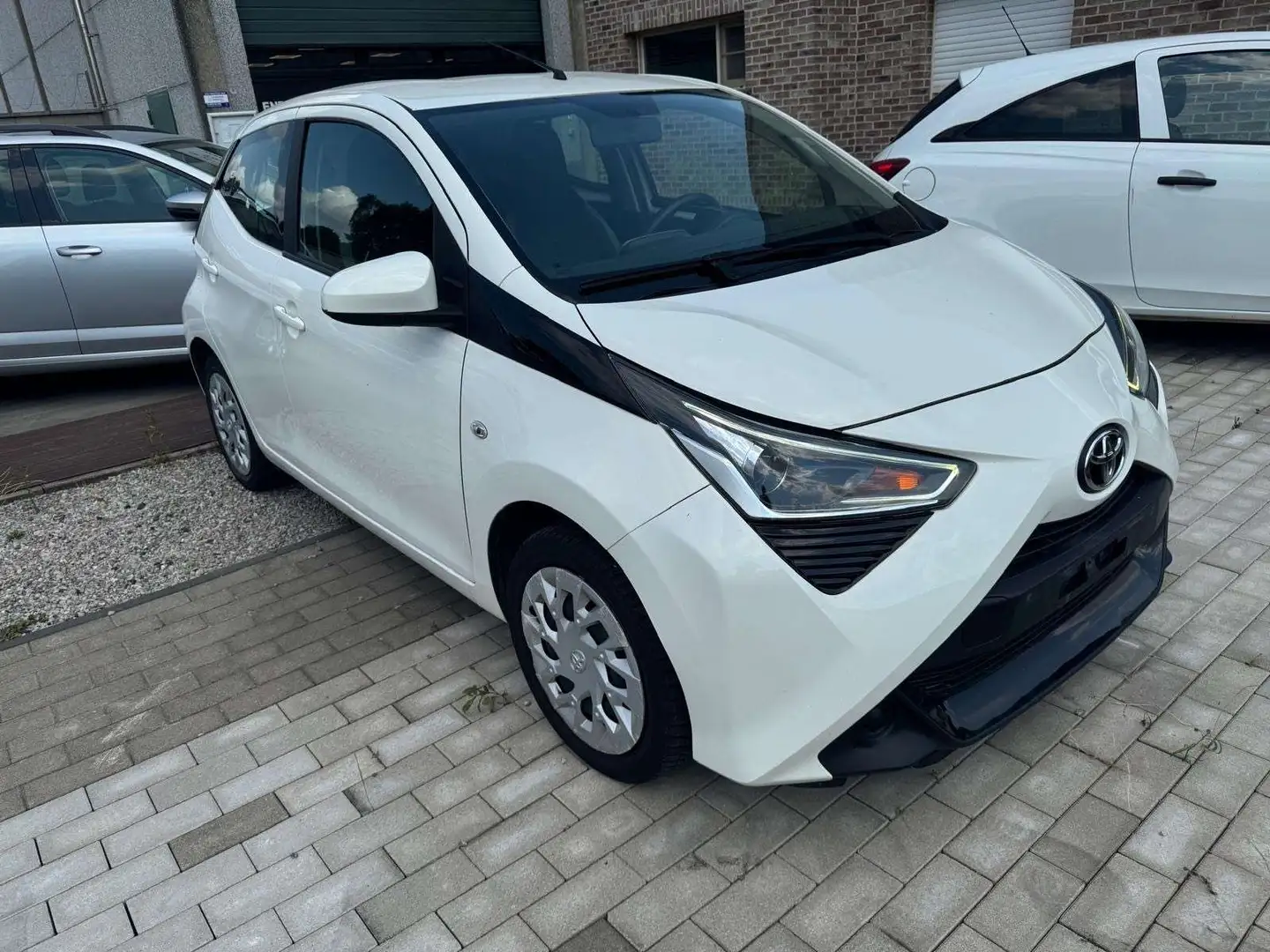 Toyota Aygo Aygo 1.0i VVT-i x-play II M/M Blanc - 2