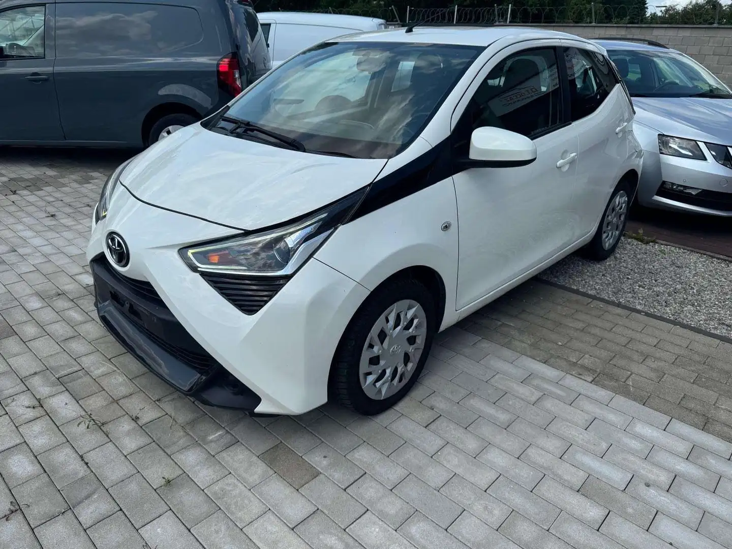Toyota Aygo Aygo 1.0i VVT-i x-play II M/M Blanc - 1