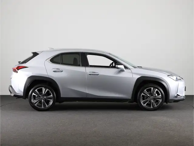Lexus Ux view 14