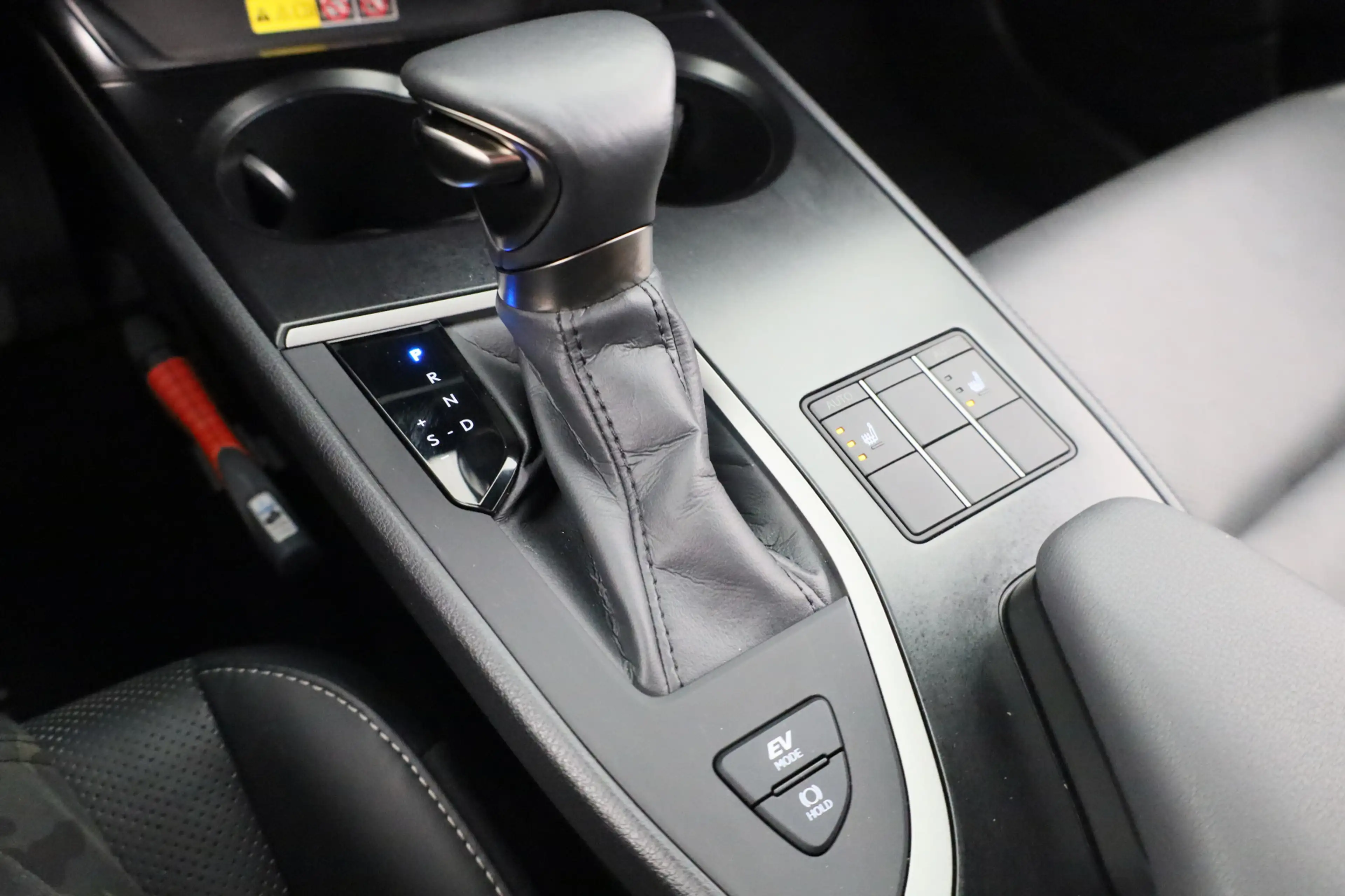 Lexus UX 250h Luxury Line *DEMO* | Head up Display | Stoelverwar — photo 10