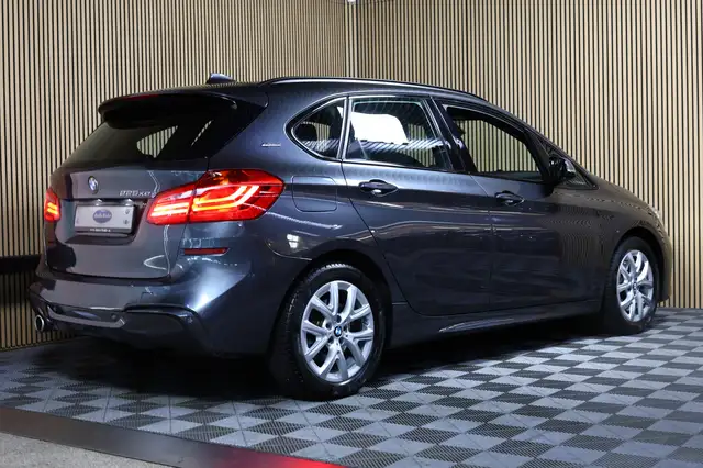 BMW 2 Series view 4