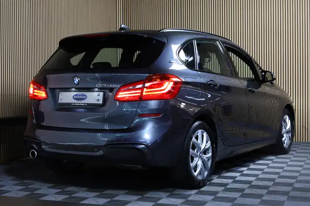 BMW 2 Series view 3